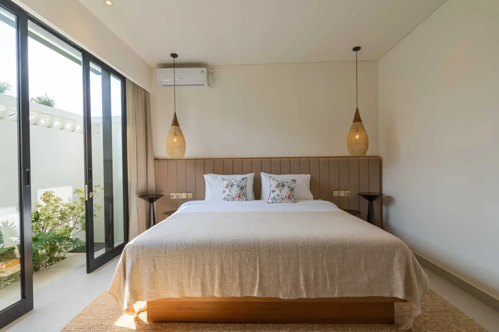 3-bedroom Modern Stylish Townhouse in Berawa — image 4