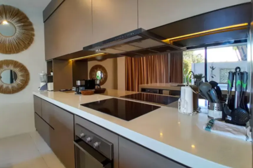 4-bedroom Modern Villa in Canggu — image 2