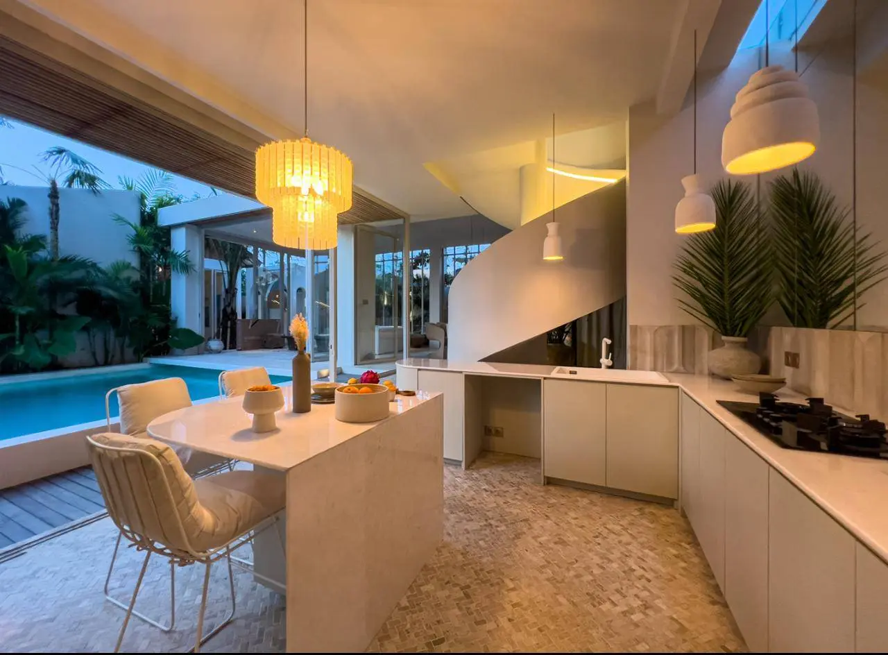 3-bedroom Stylish Contemporary Villa in Pererenan — image 3