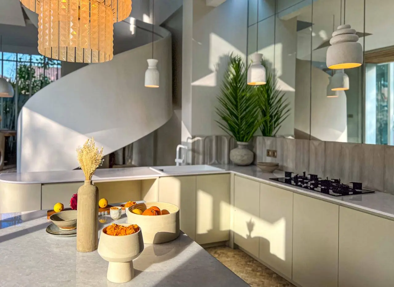 3-bedroom Stylish Contemporary Villa in Pererenan — image 2