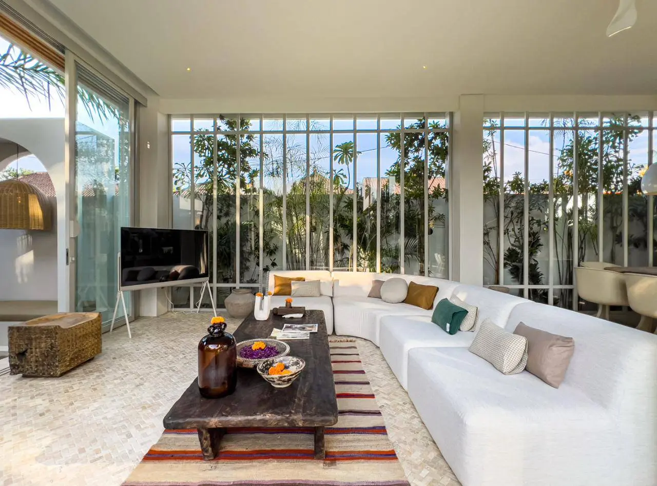 3-bedroom Stylish Contemporary Villa in Pererenan — image 1