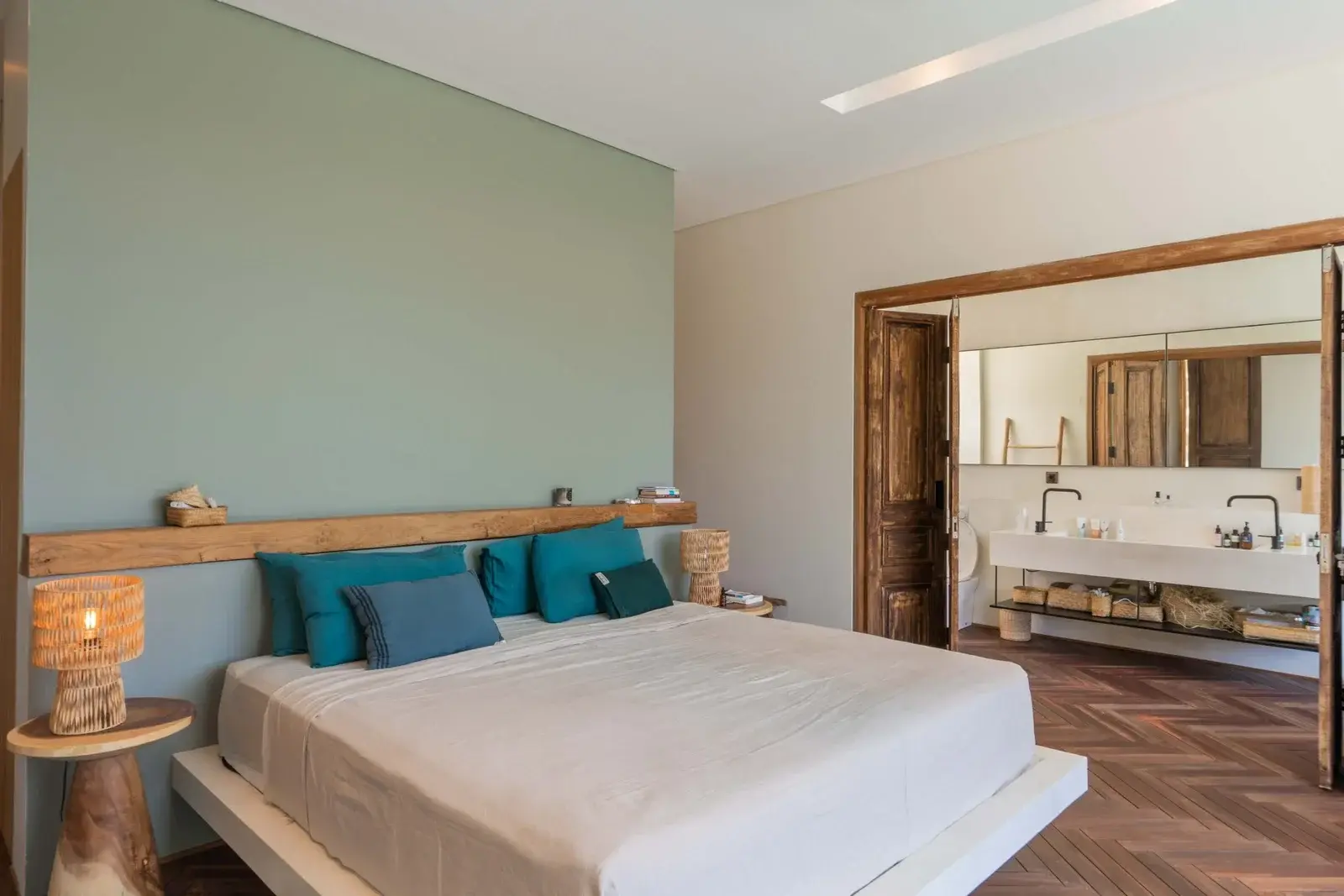 4-bedroom Modern Tropical Villa in Pererenan — image 4