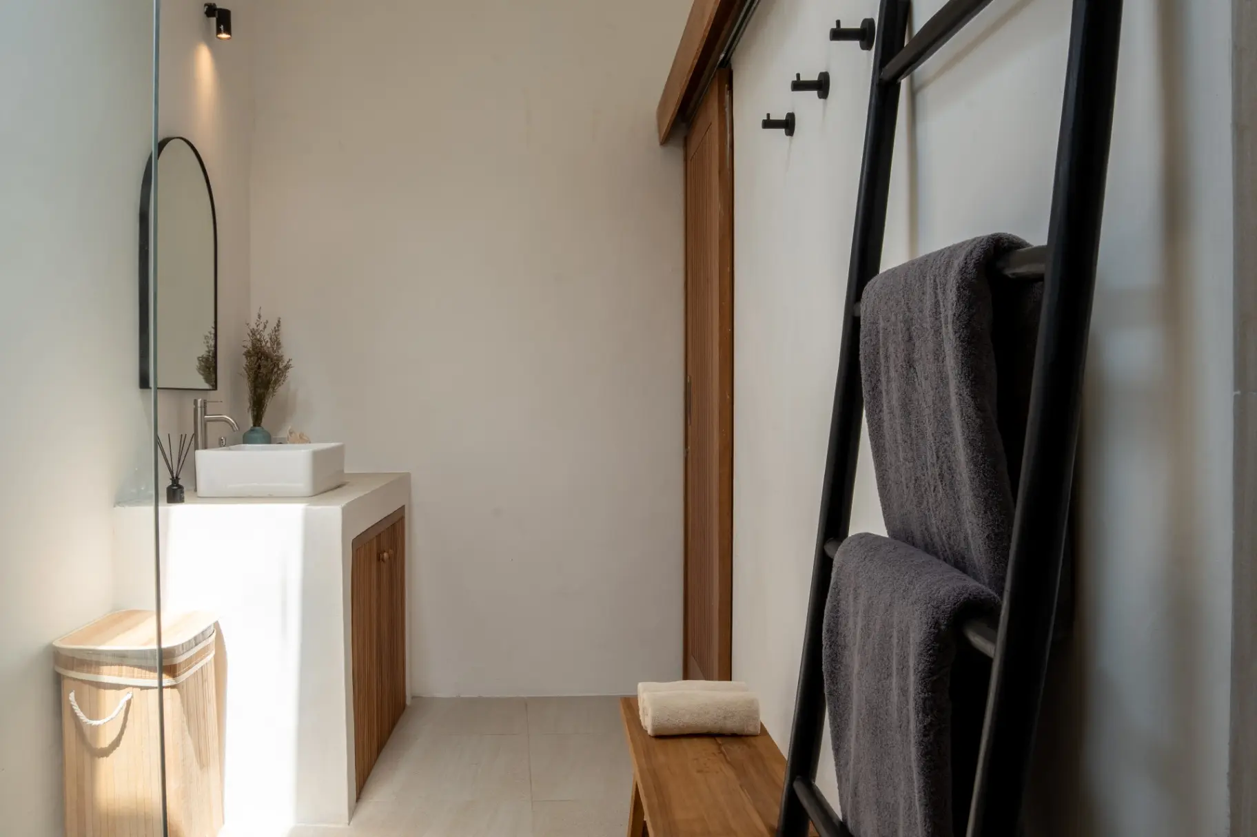 Designer 3BR villa for remote workers Canggu — image 4