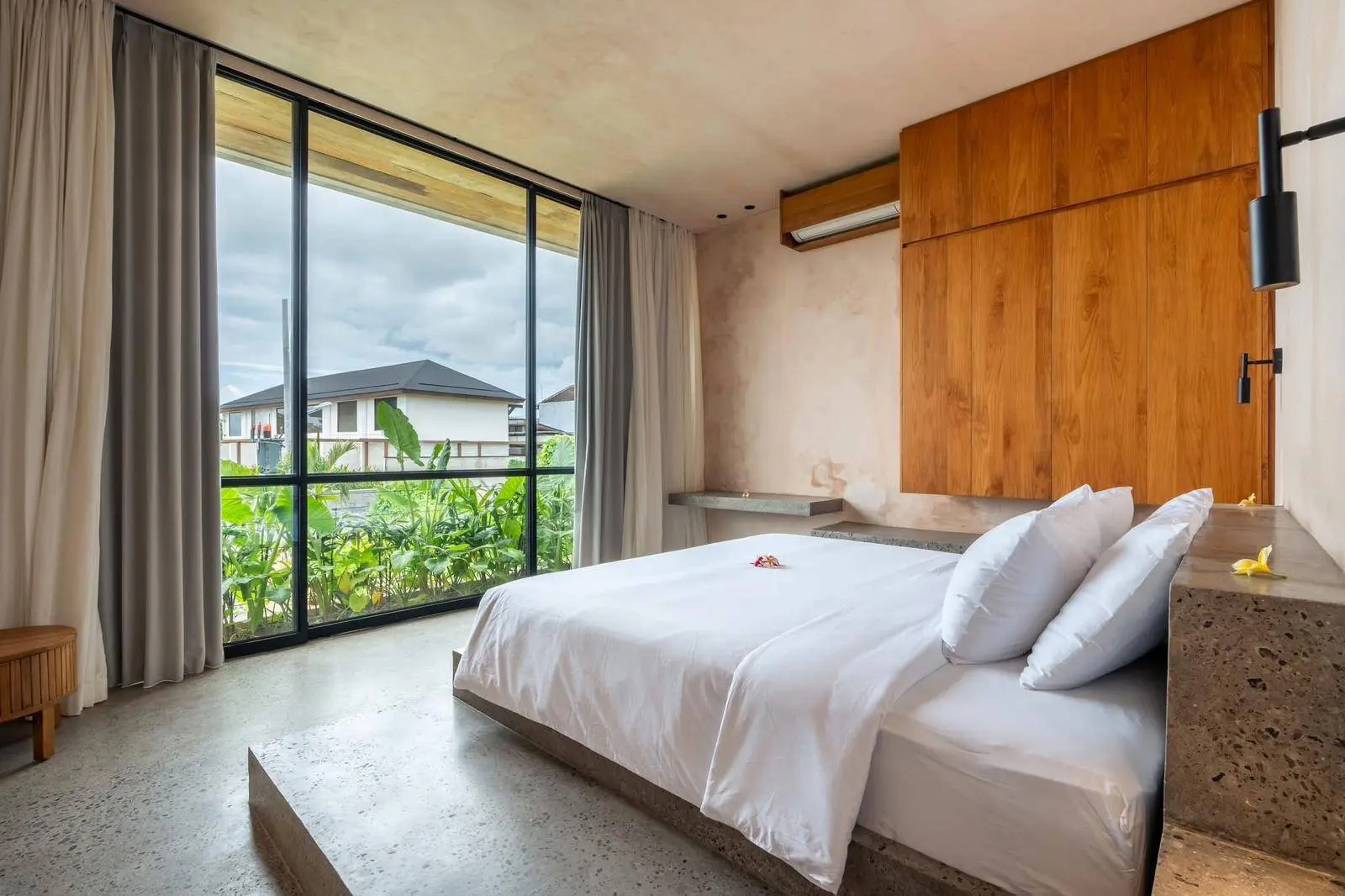 #1037 4 Bedroom Luxury Family Villa in Pererenan Canggu🌴 — image 1
