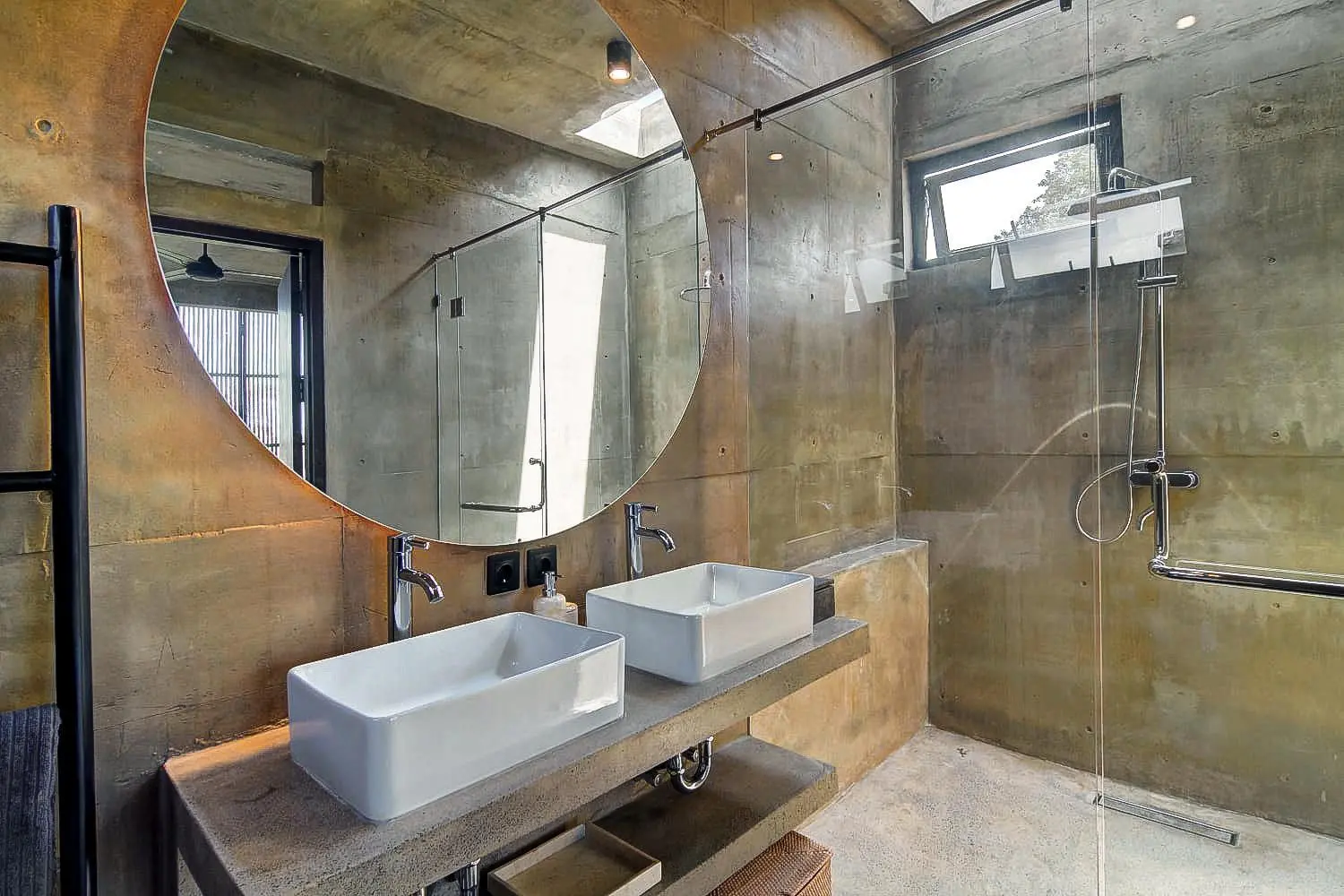 Brand New Modern Luxury Villa in Buduk Canggu — image 1