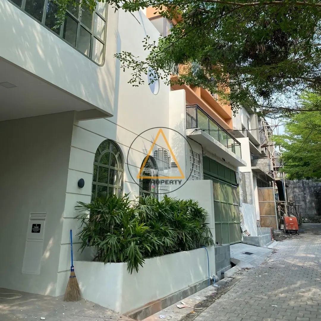 Modern Minimalist Villa European Style For Rent Located in Central Berawa Canggu — image 1