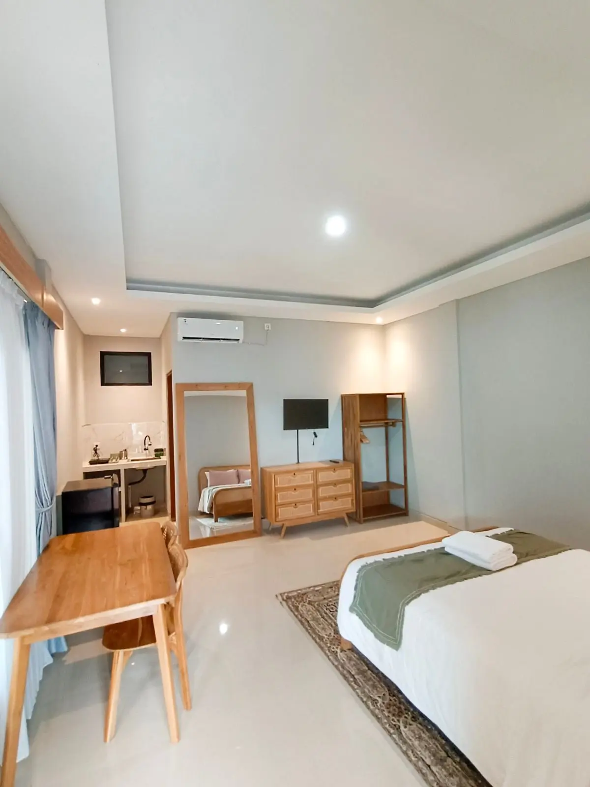 Navee studio apartment — image 4