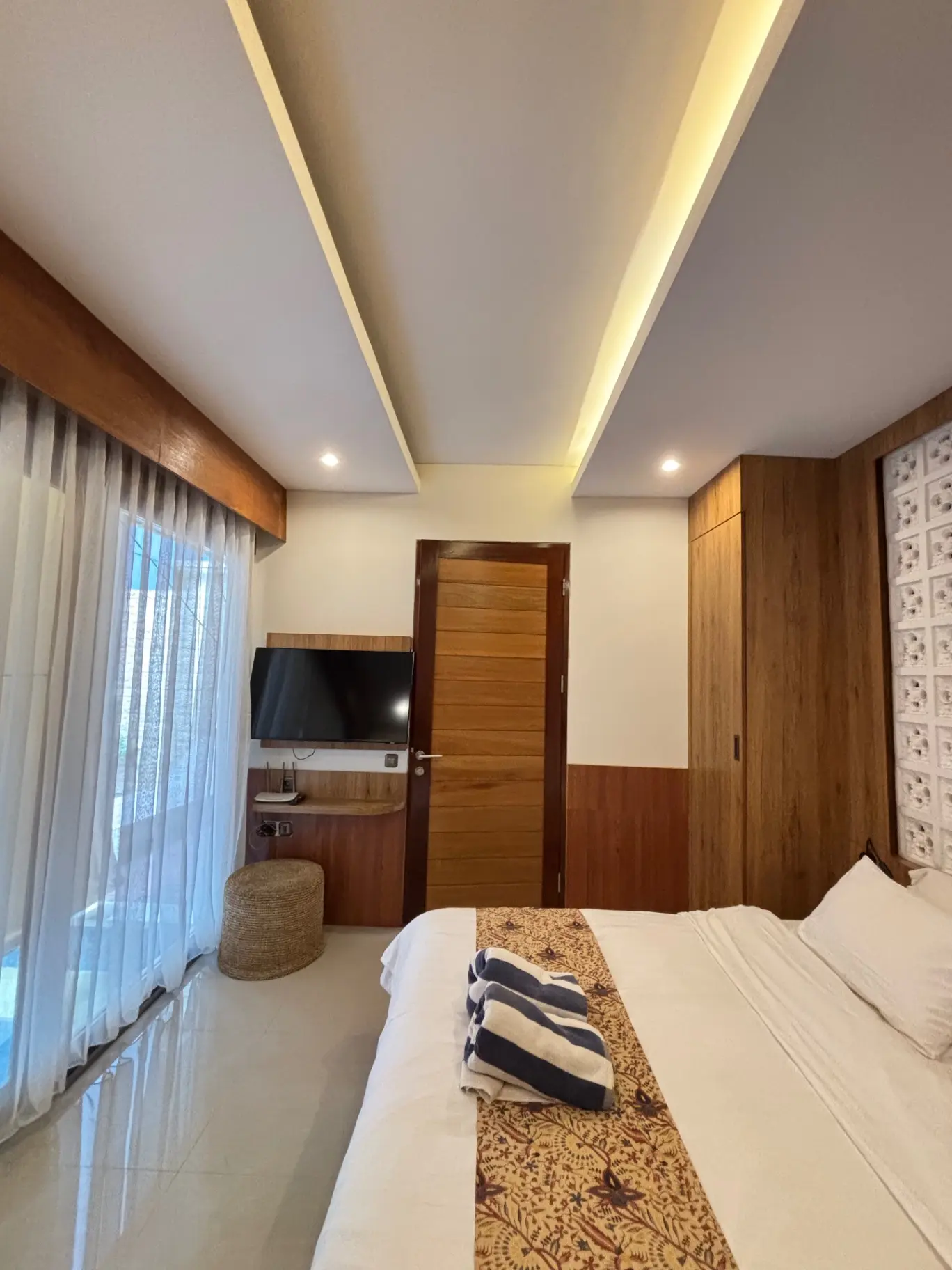 1 Bedroom Villa Private Pool in Canggu Close to the Beach & Finns Beach Club — image 4
