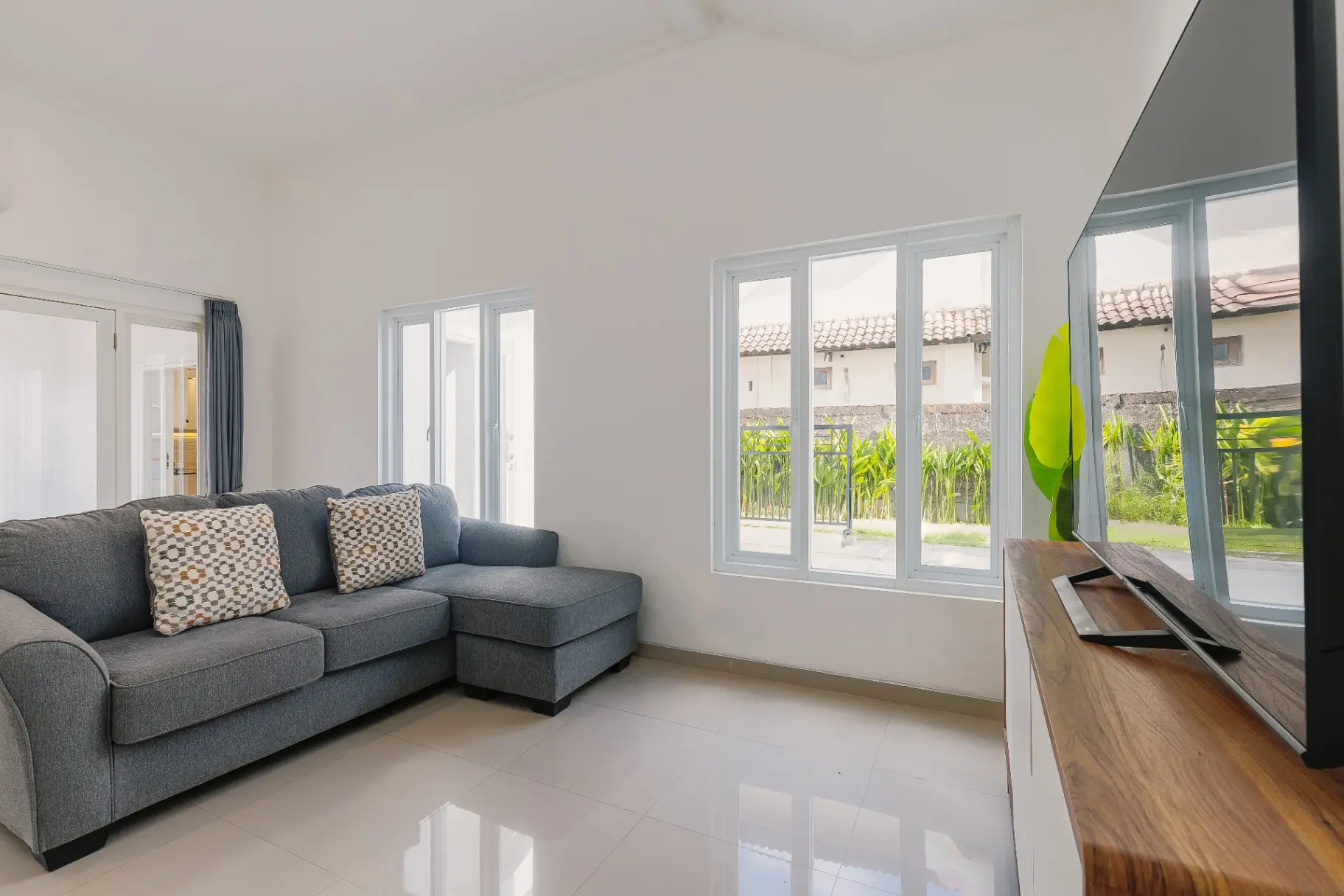 Gloen: 3BR Beautiful New Villa w/ Pool in Canggu — image 4