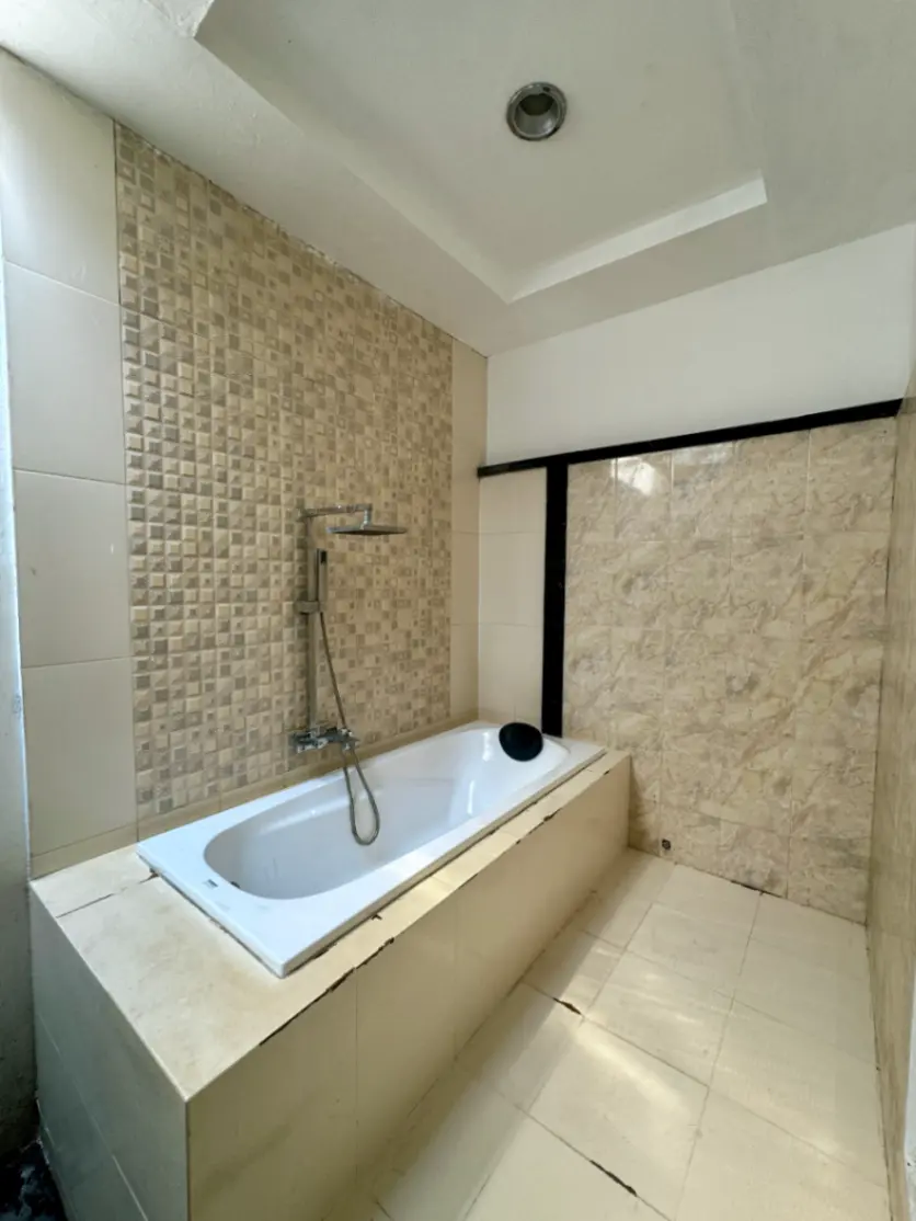 No 201 - Room in shared villa in Batu Bolong Canggu — image 3