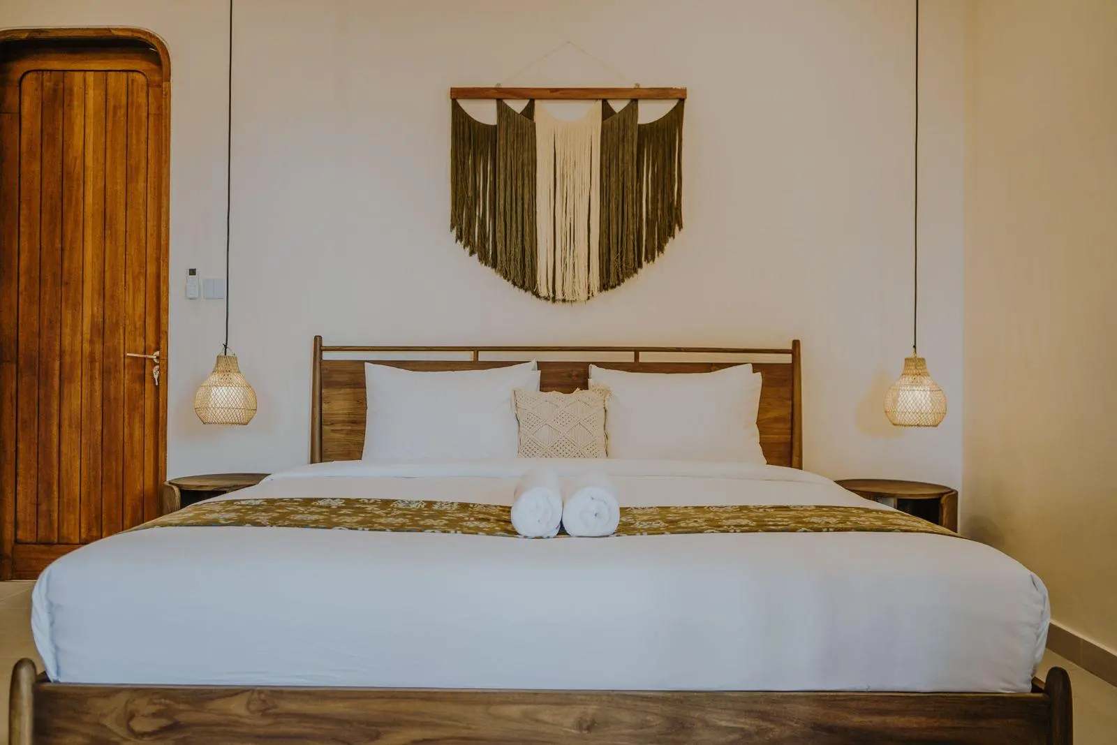 3 BEDROOM VILLA FOR MONTHLY OR YEARLY RENT IN HEART OF PERERENAN – IB60 — image 4