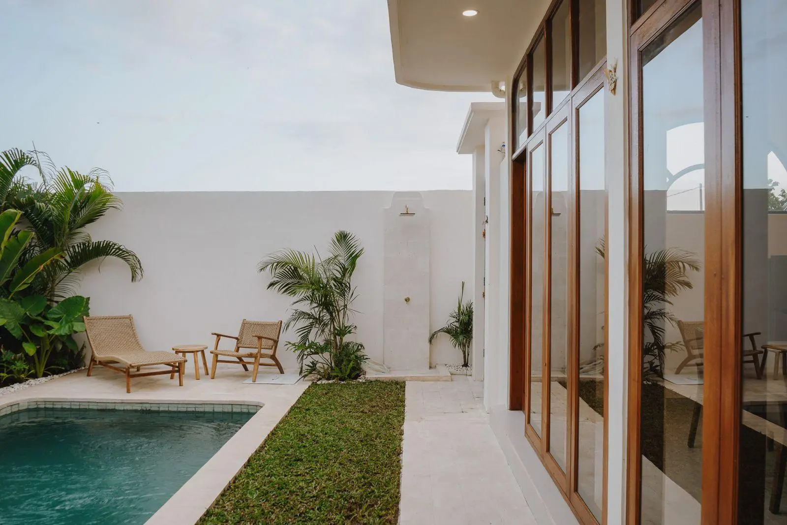 3 BEDROOM VILLA FOR MONTHLY OR YEARLY RENT IN HEART OF PERERENAN – IB60 — image 1