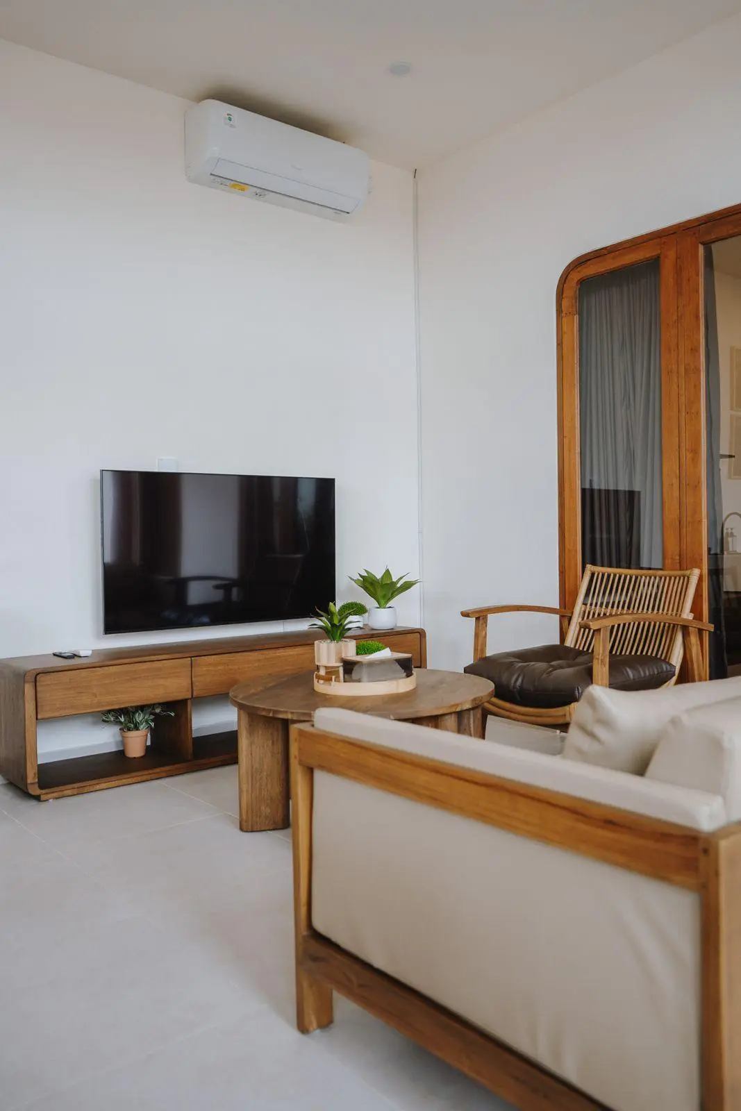 3 BEDROOM VILLA FOR MONTHLY OR YEARLY RENT IN HEART OF PERERENAN – IB60 — image 2