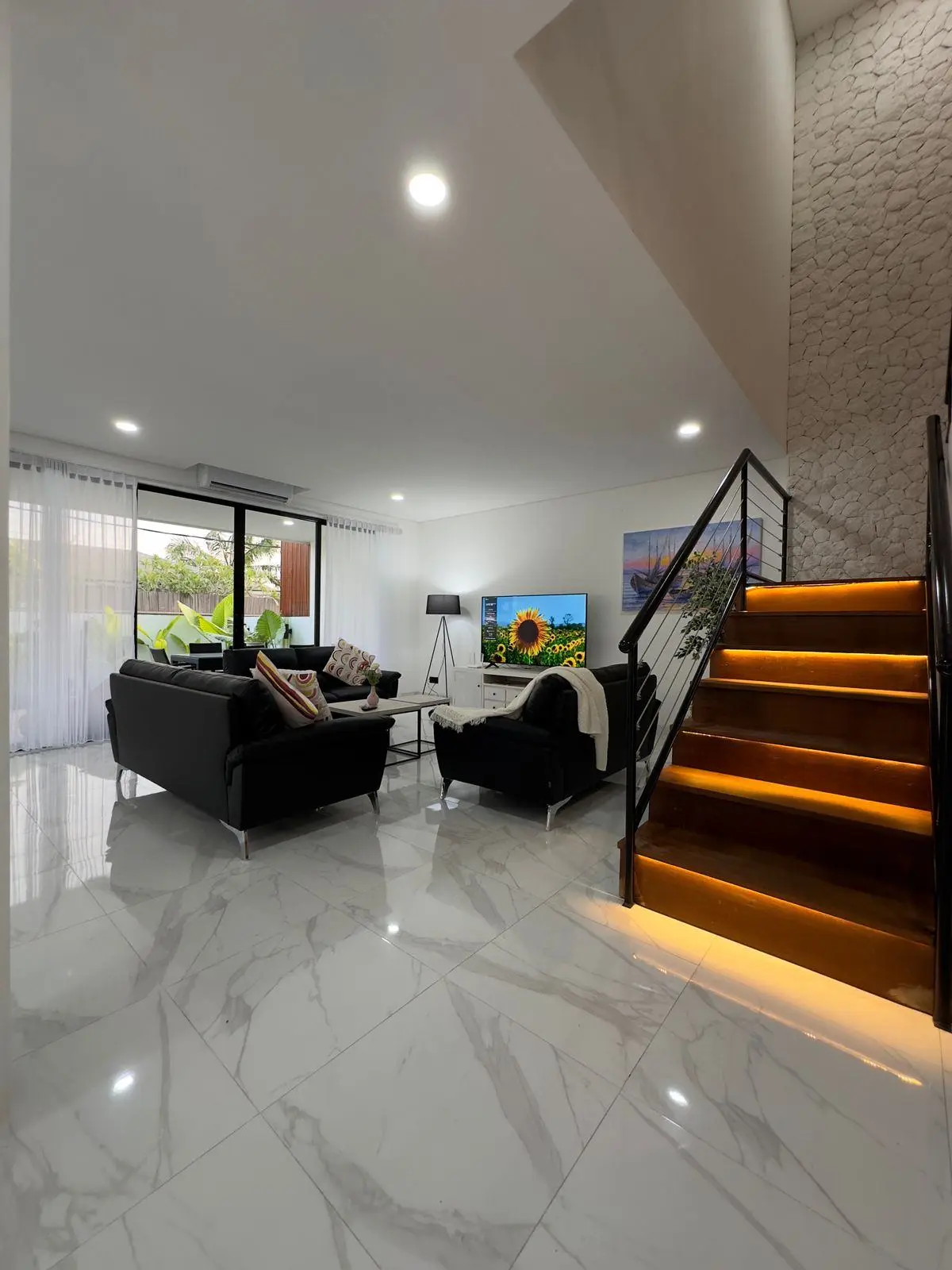 FOR LEASE !! MODERN LUXURY VILLA FOR SALE – UMALAS BUMBAK — image 1