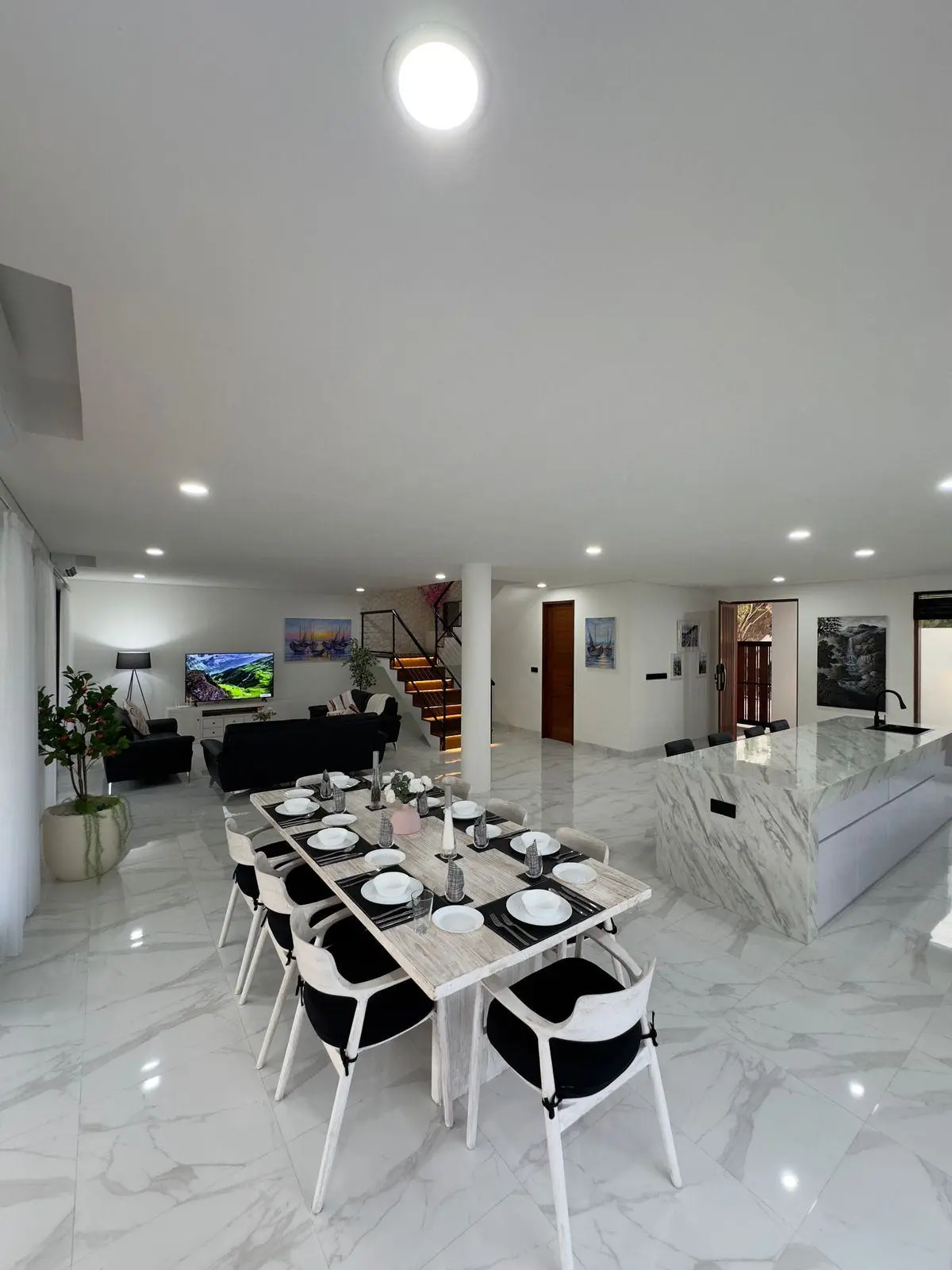 FOR LEASE !! MODERN LUXURY VILLA FOR SALE – UMALAS BUMBAK — image 4