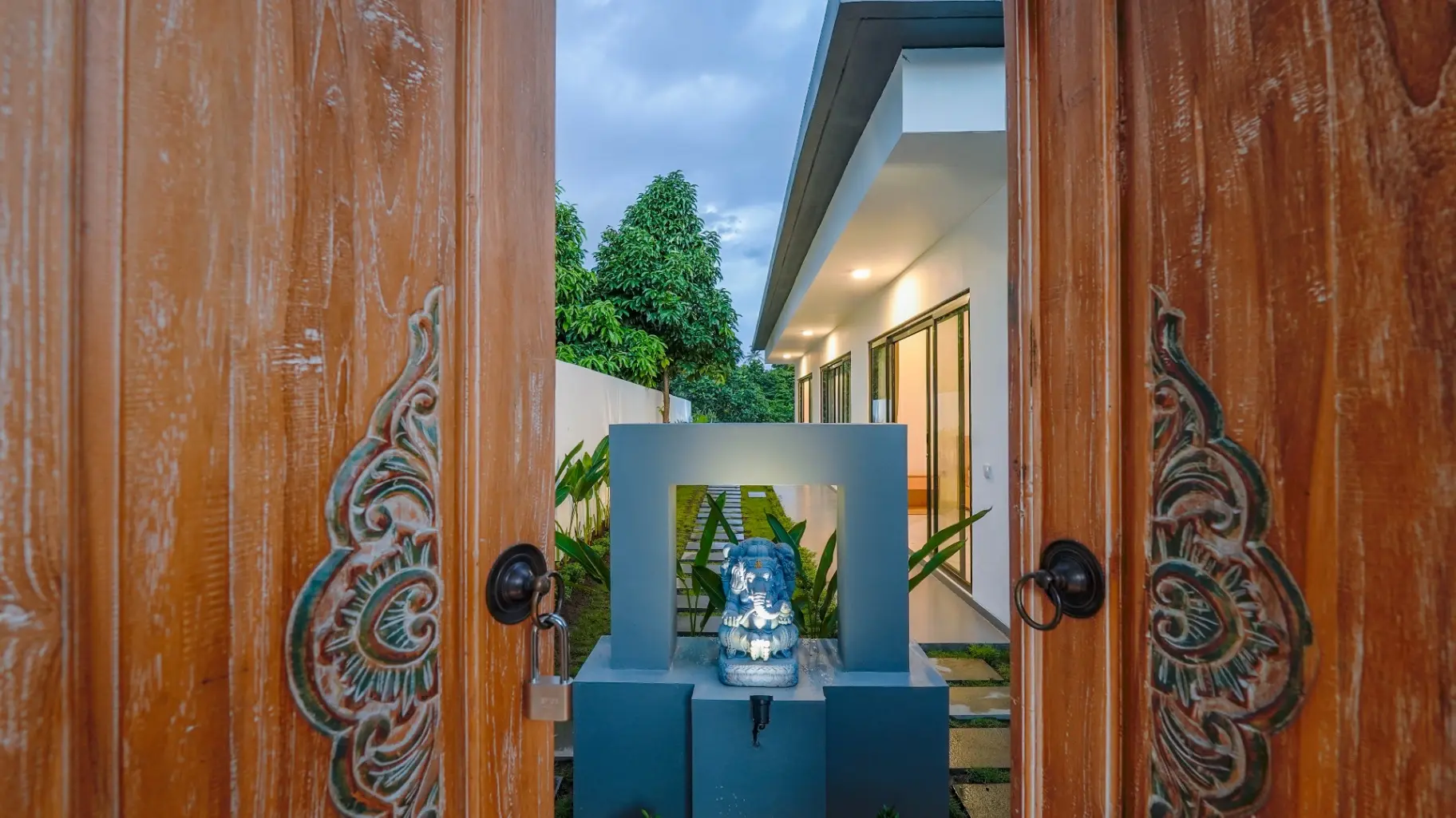 Casa de River - TRANQUIL BRAND NEW 2BR VILLA NEAR NUANU WITH RIVER VIEW — image 1