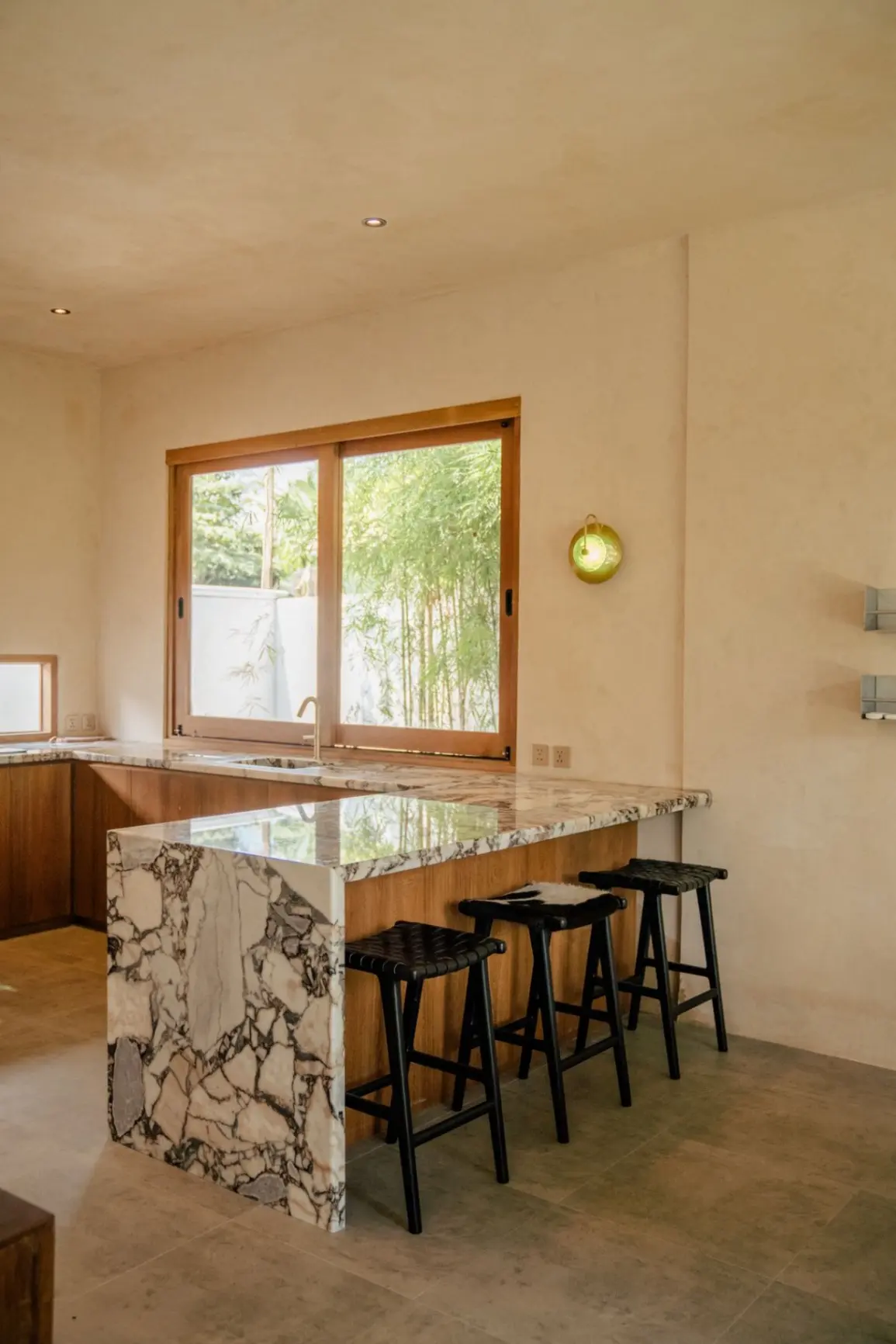 3-bedroom Mid-Century Modern Villa in Canggu — image 2