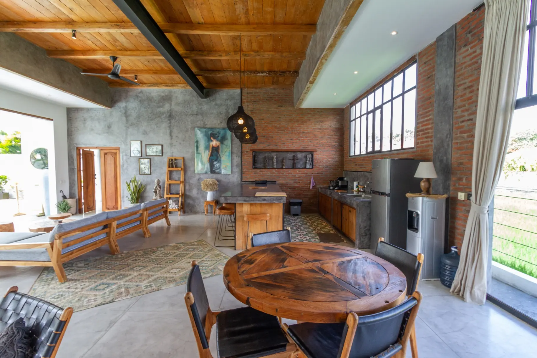 Villa Maje - Loft Style 3BDR Villa with Private Pool in Batubelig Seminyak — image 2