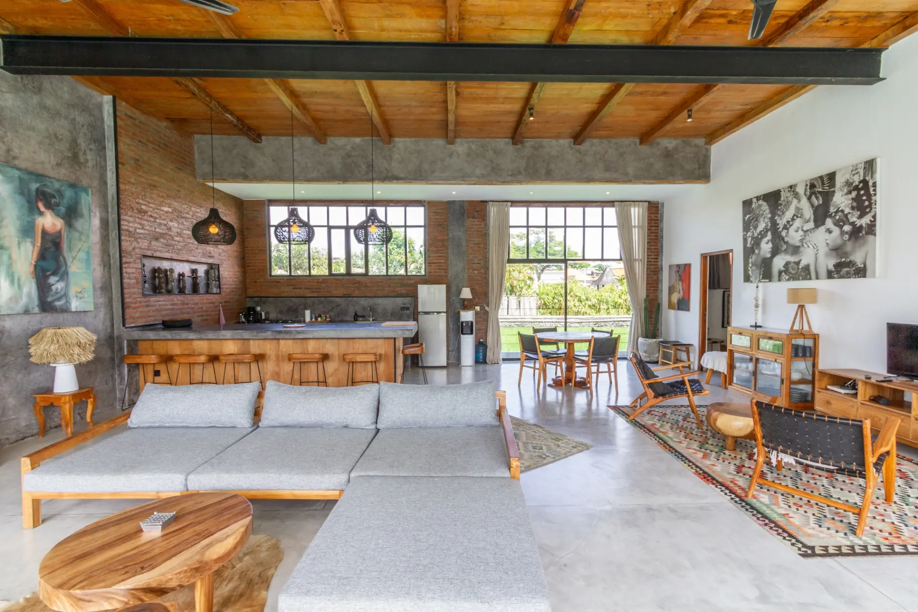 Villa Maje - Loft Style 3BDR Villa with Private Pool in Batubelig Seminyak — image 1