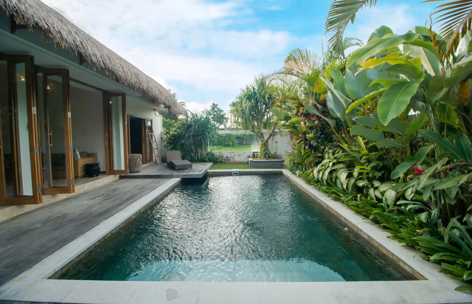 3 BEDROOM VILLA IN BUMBAK WALKING DISTANCE TO 7AM CLOSE TO THE SHORTCUT — image 1