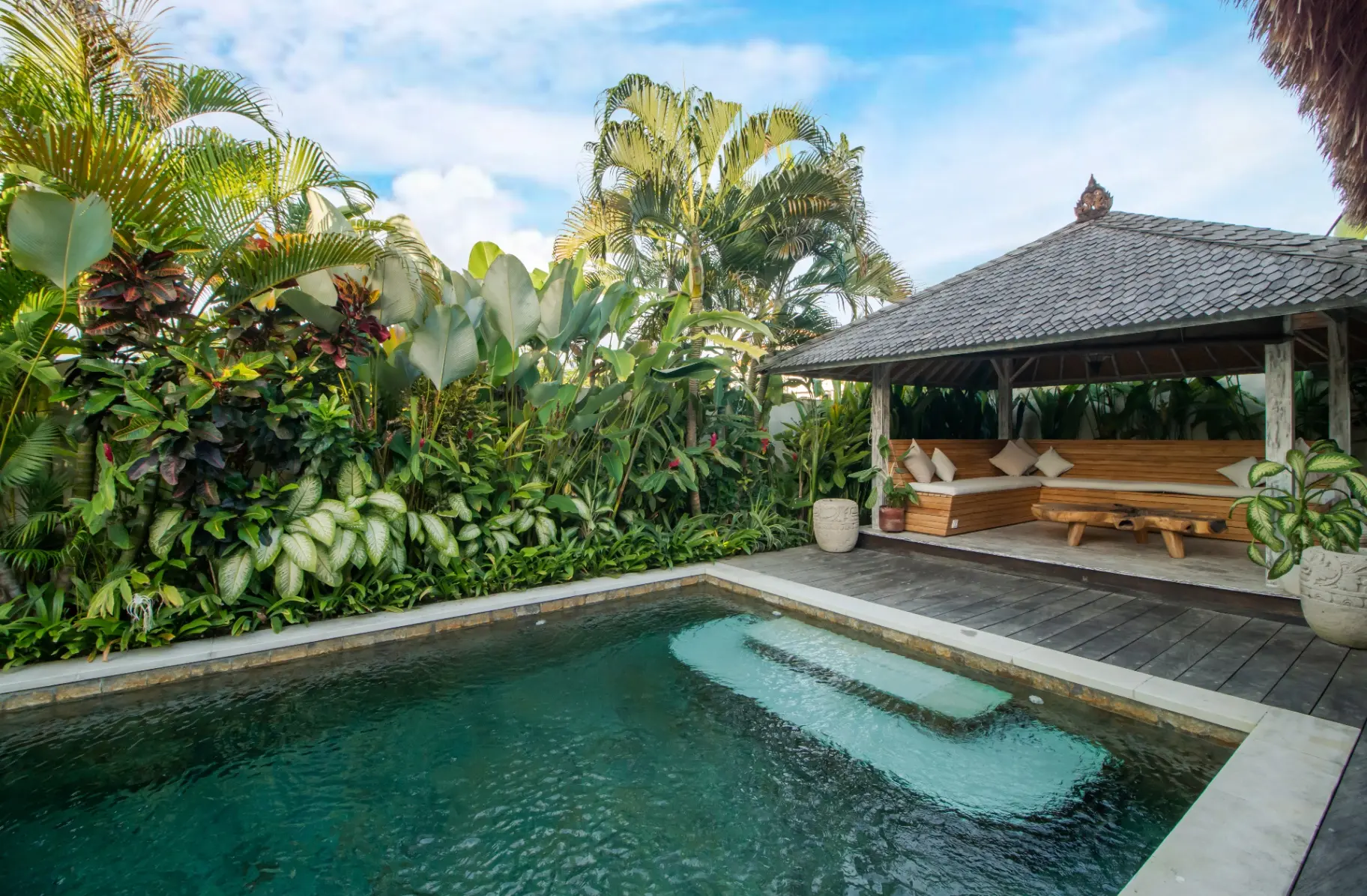 3 BEDROOM VILLA IN BUMBAK WALKING DISTANCE TO 7AM CLOSE TO THE SHORTCUT — image 3