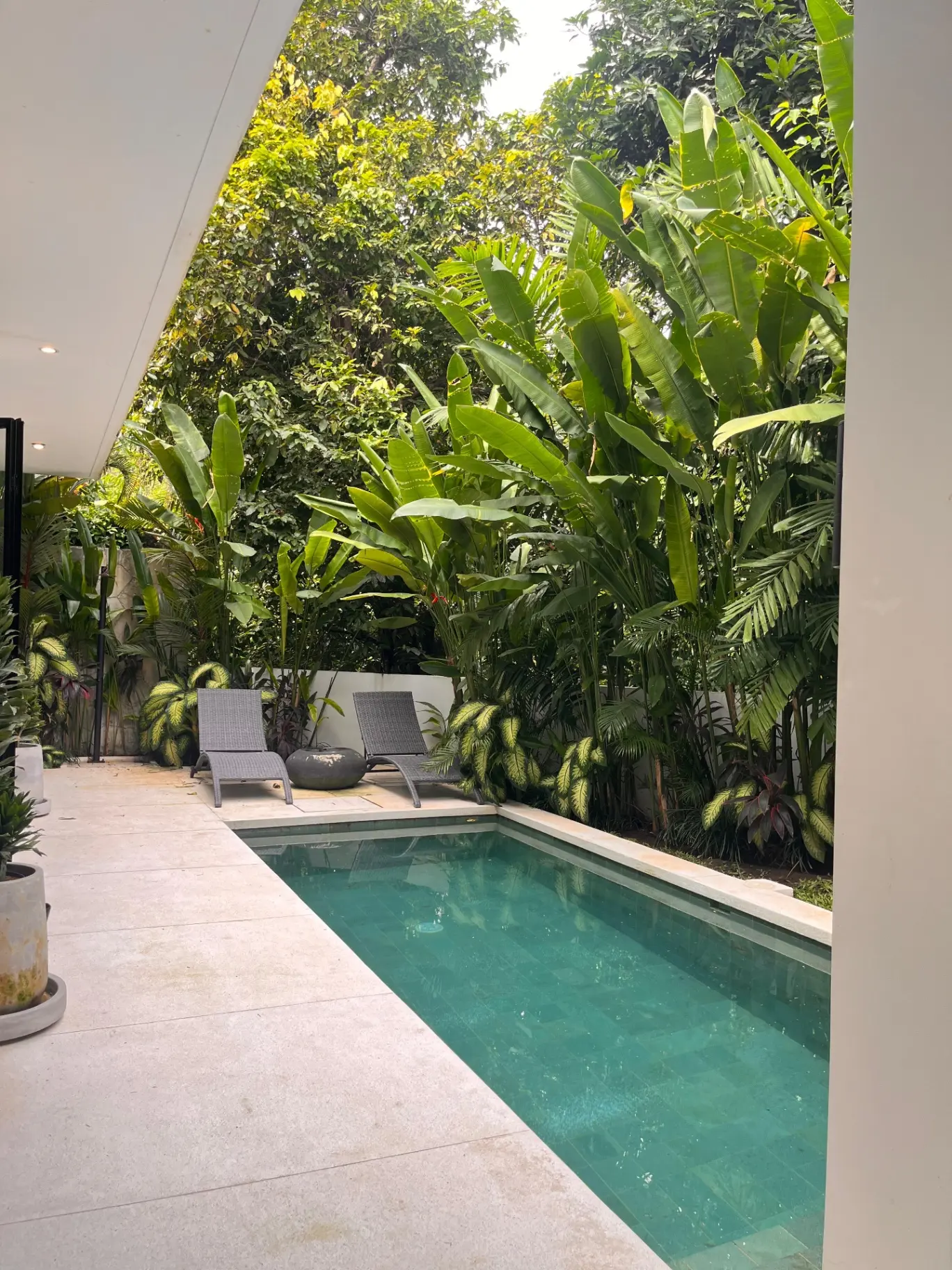 3 BEDROOM VILLA BY THE RIVER IN UMALAS II — image 1