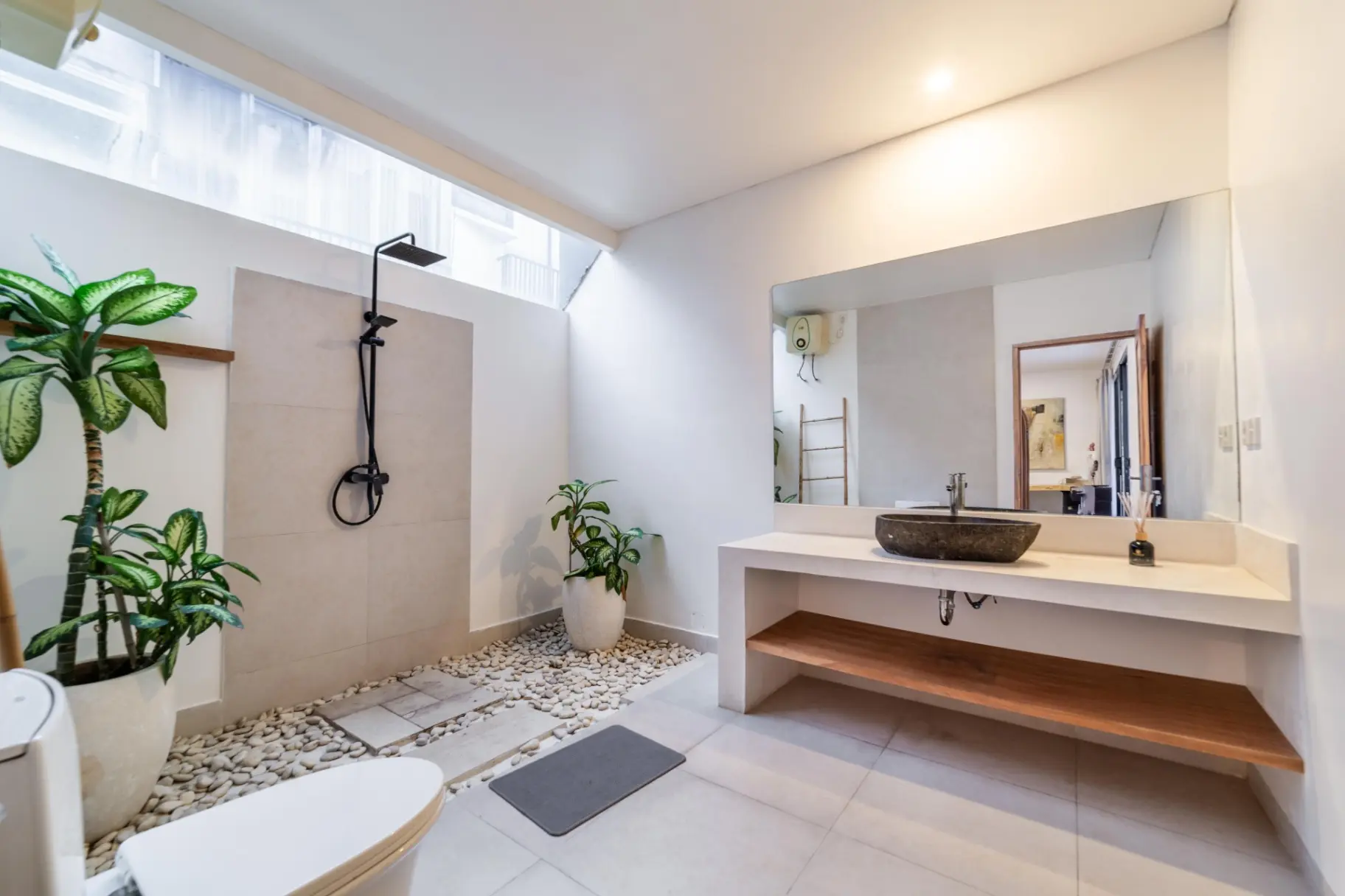 Villa Emilia - Peaceful Modern 2-Bedroom Villa for Monthly in Tumbak Bayuh — image 3