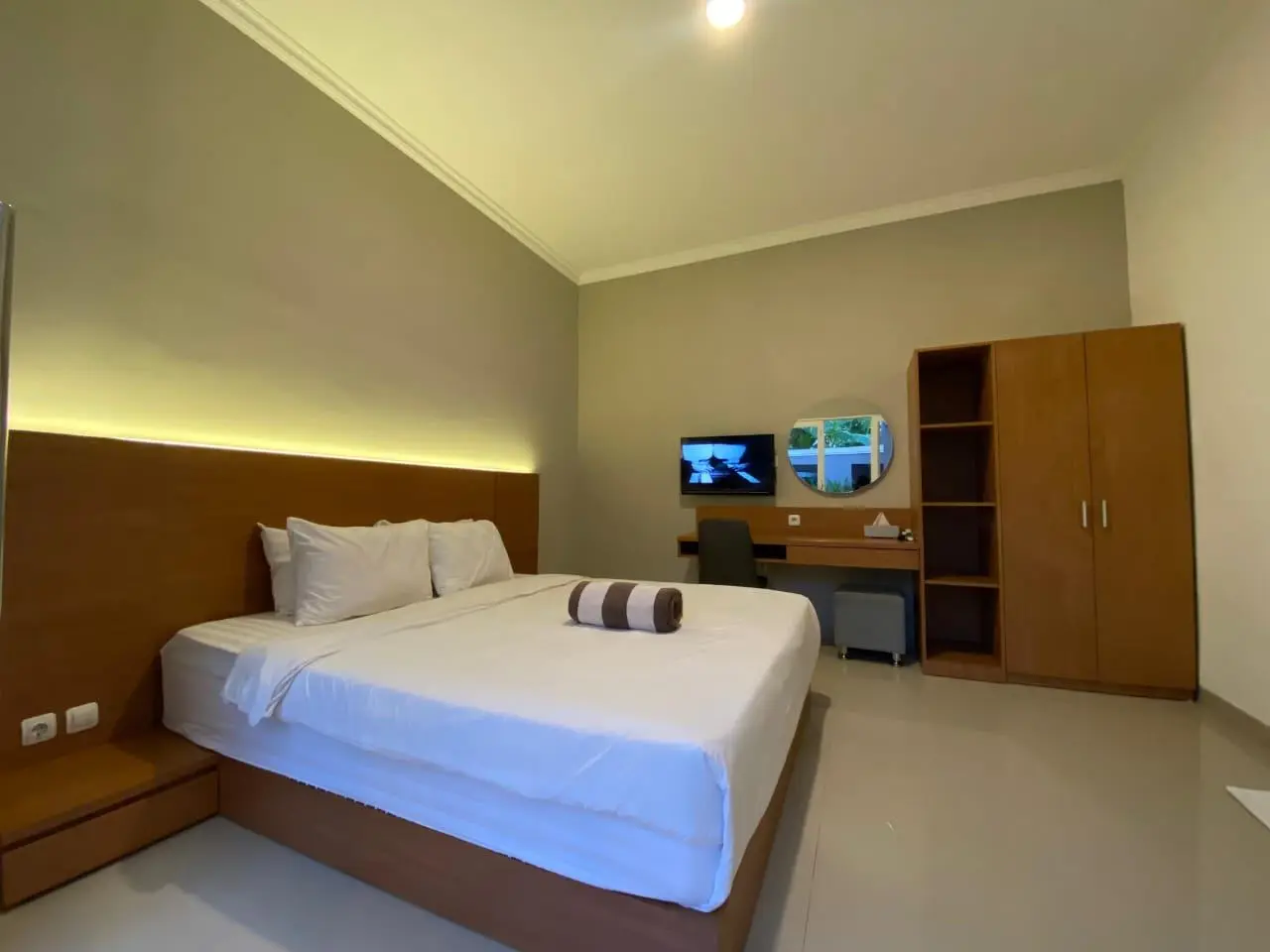 2 Bedrooms in Kayu Tulang — image 3