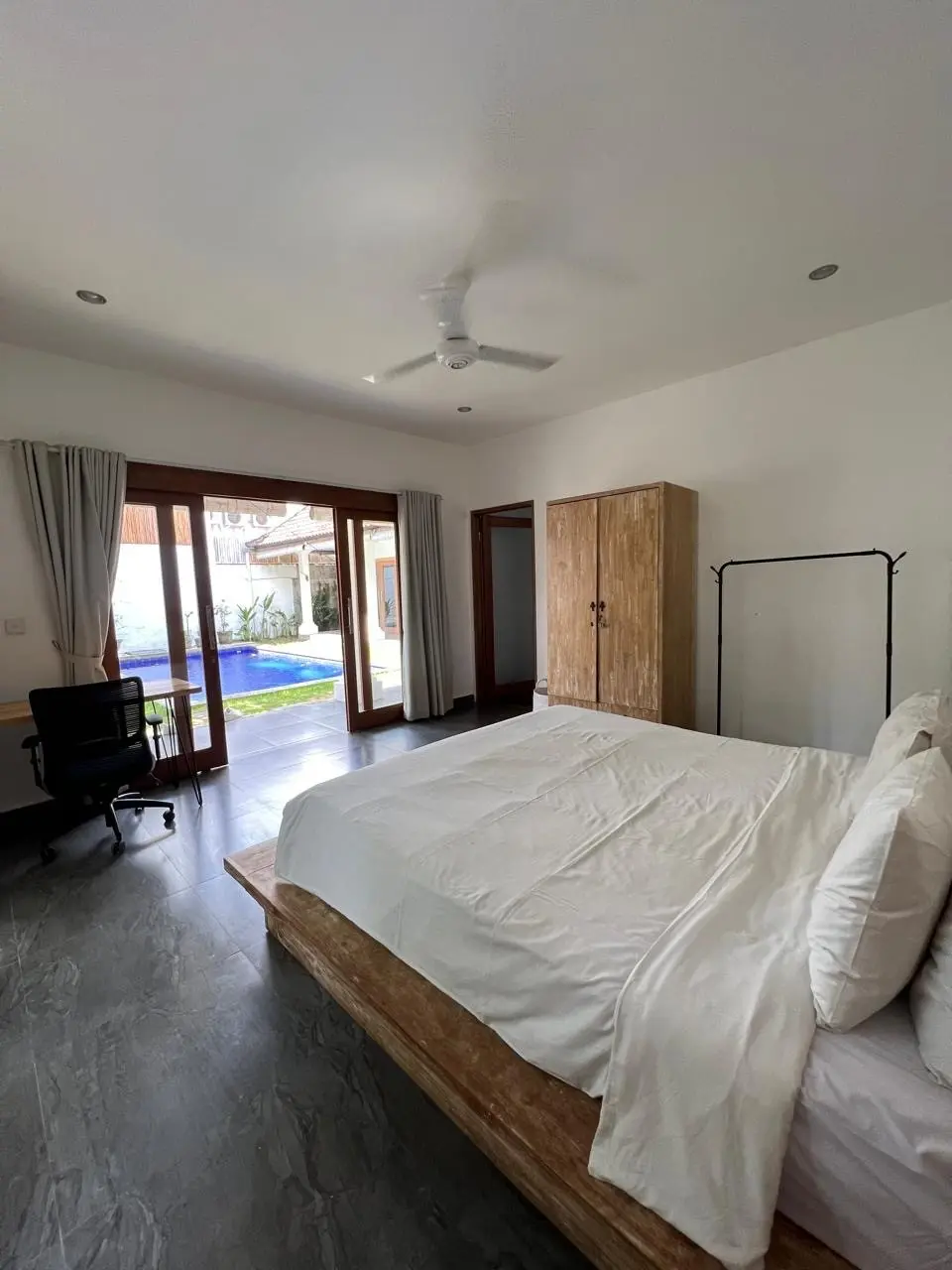 Master Room · Private Bathroom & Desk in Canggu Villa (No Construction around!) — image 1