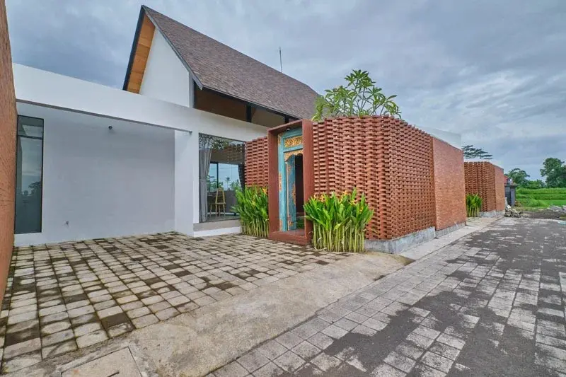 Luxury Modern Tropical 2BR Villa in Ubud with Rice Field View — image 3