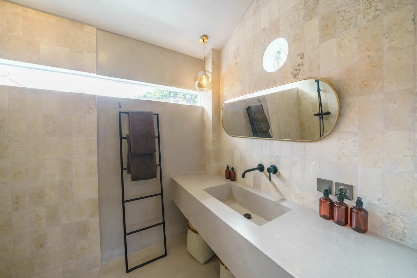 Villa Upeksha - Huge 1-bedroom Villa w/ pool in Pererenan — image 3