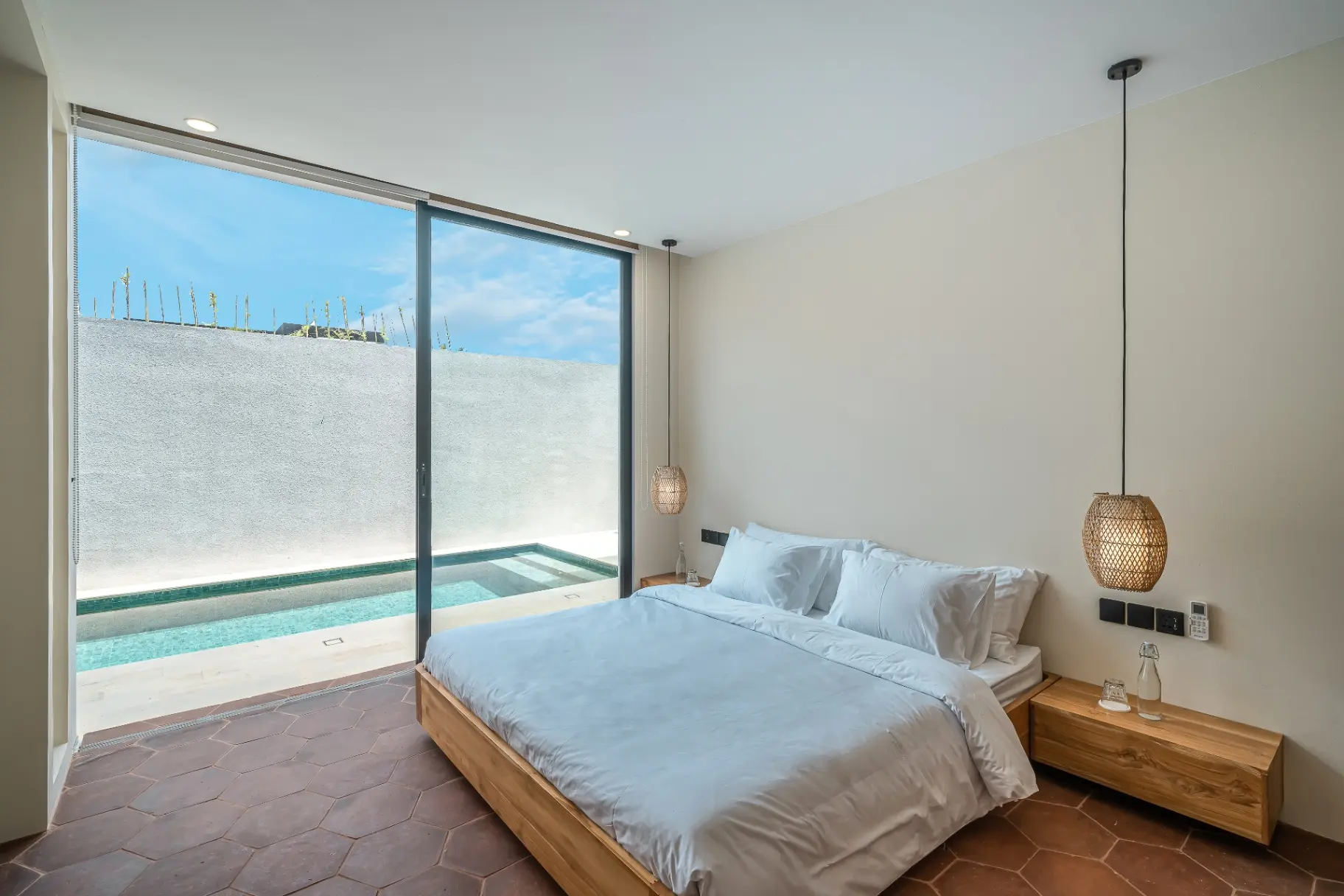 Villa Fonda - Trendy Brand-New 2BR Villa Close to Seseh Beach — image 4