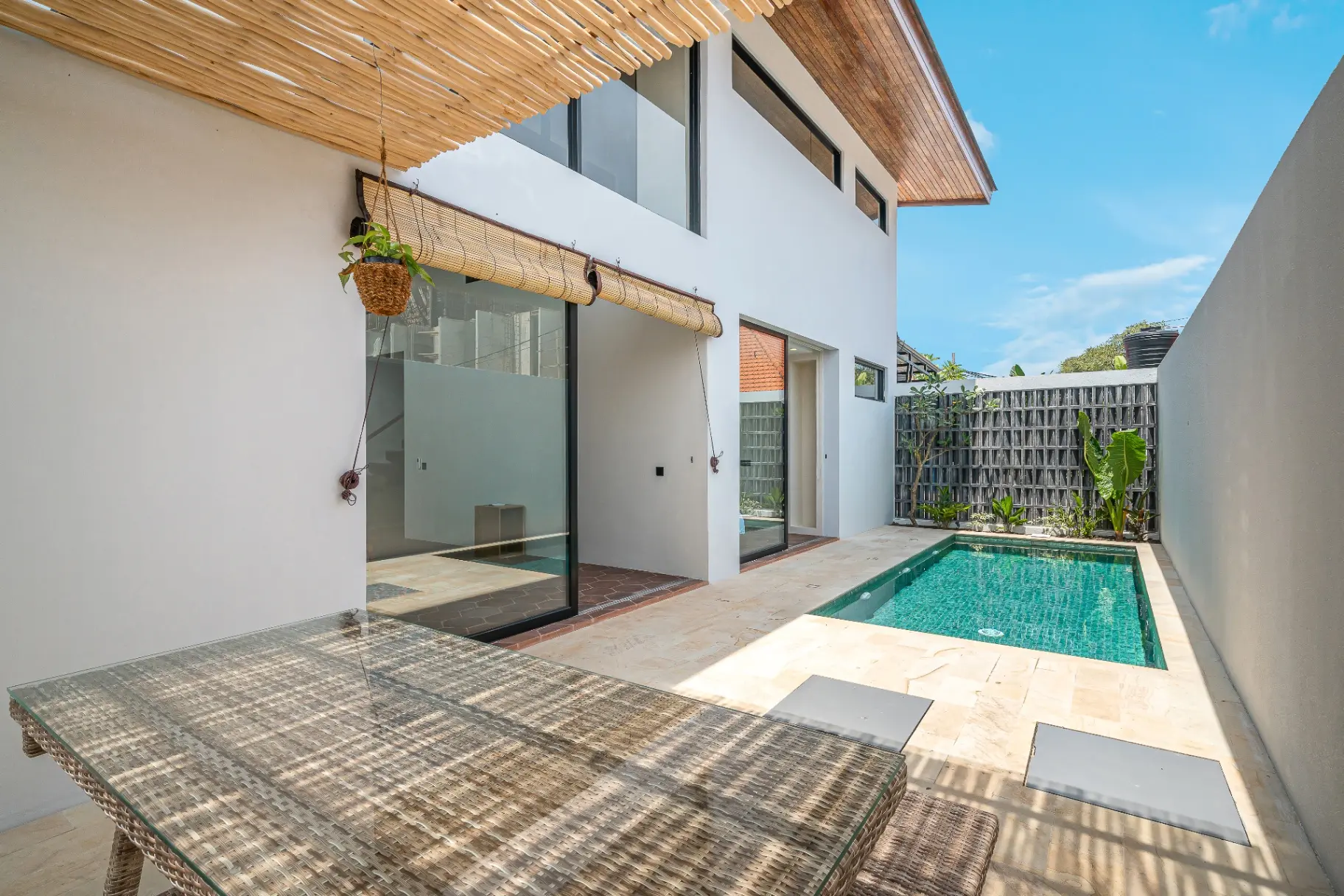 Villa Fonda - Trendy Brand-New 2BR Villa Close to Seseh Beach — image 2