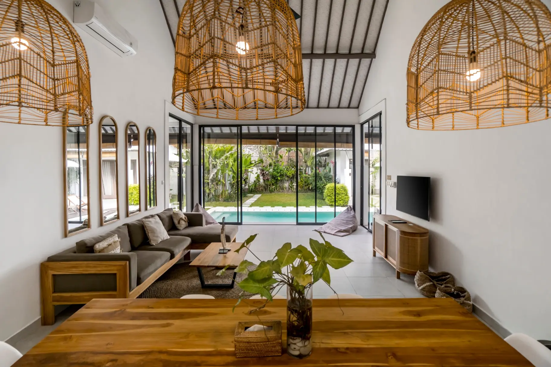 Villa Moju - Cozy 3BR Villa w/ Enclosed Living & Private Pool