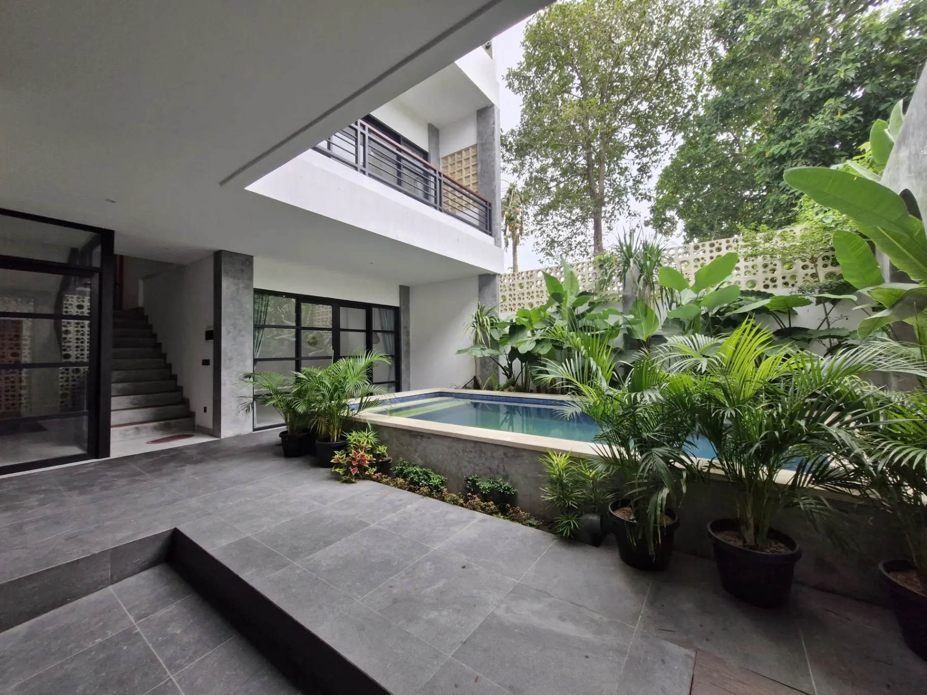 Brand New 4 bedrooms | Sublease Allowed — image 1