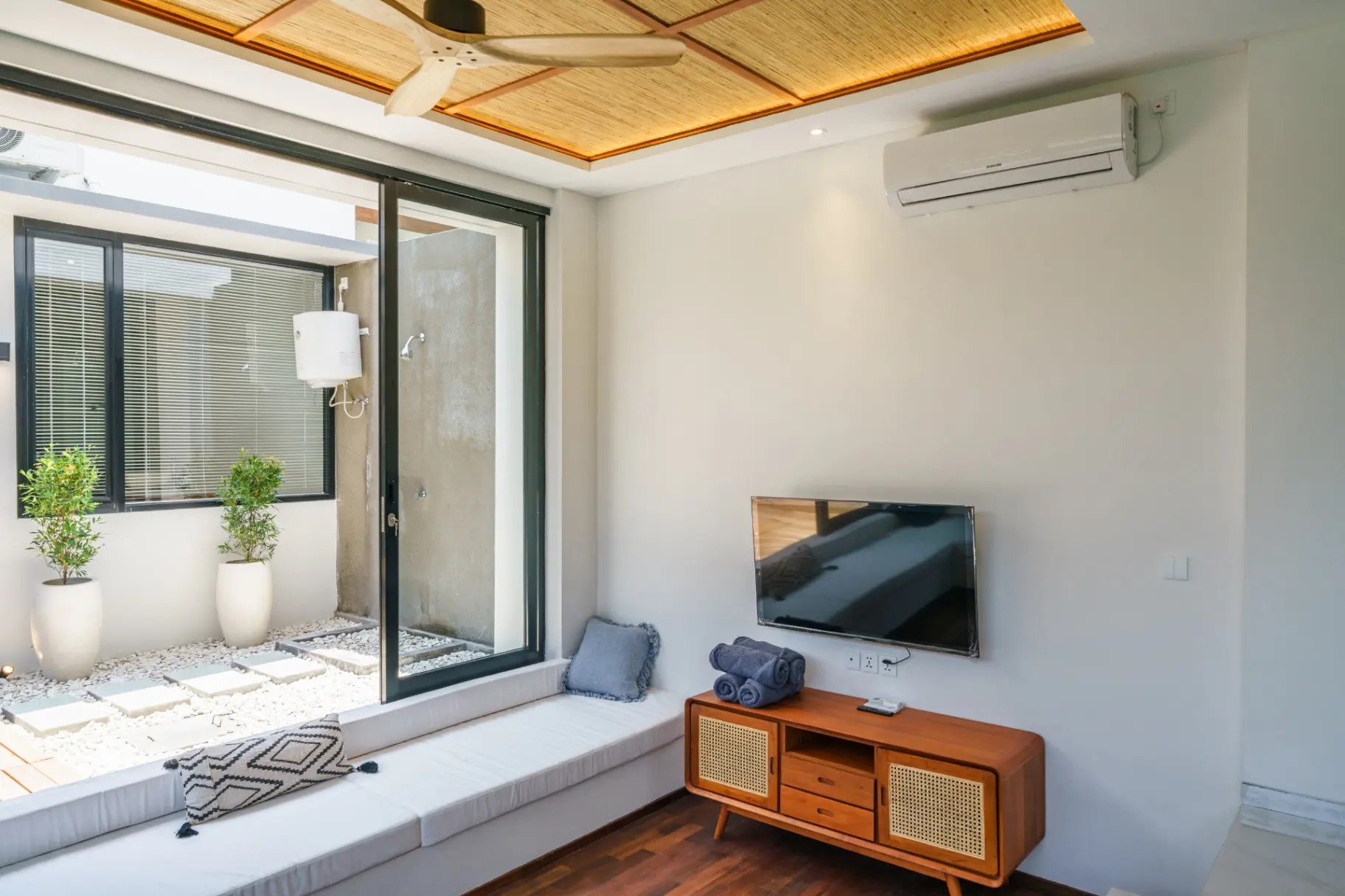 Besso Padonan - Modern & Minimalist 2BR Villa in Canggu!! — image 3
