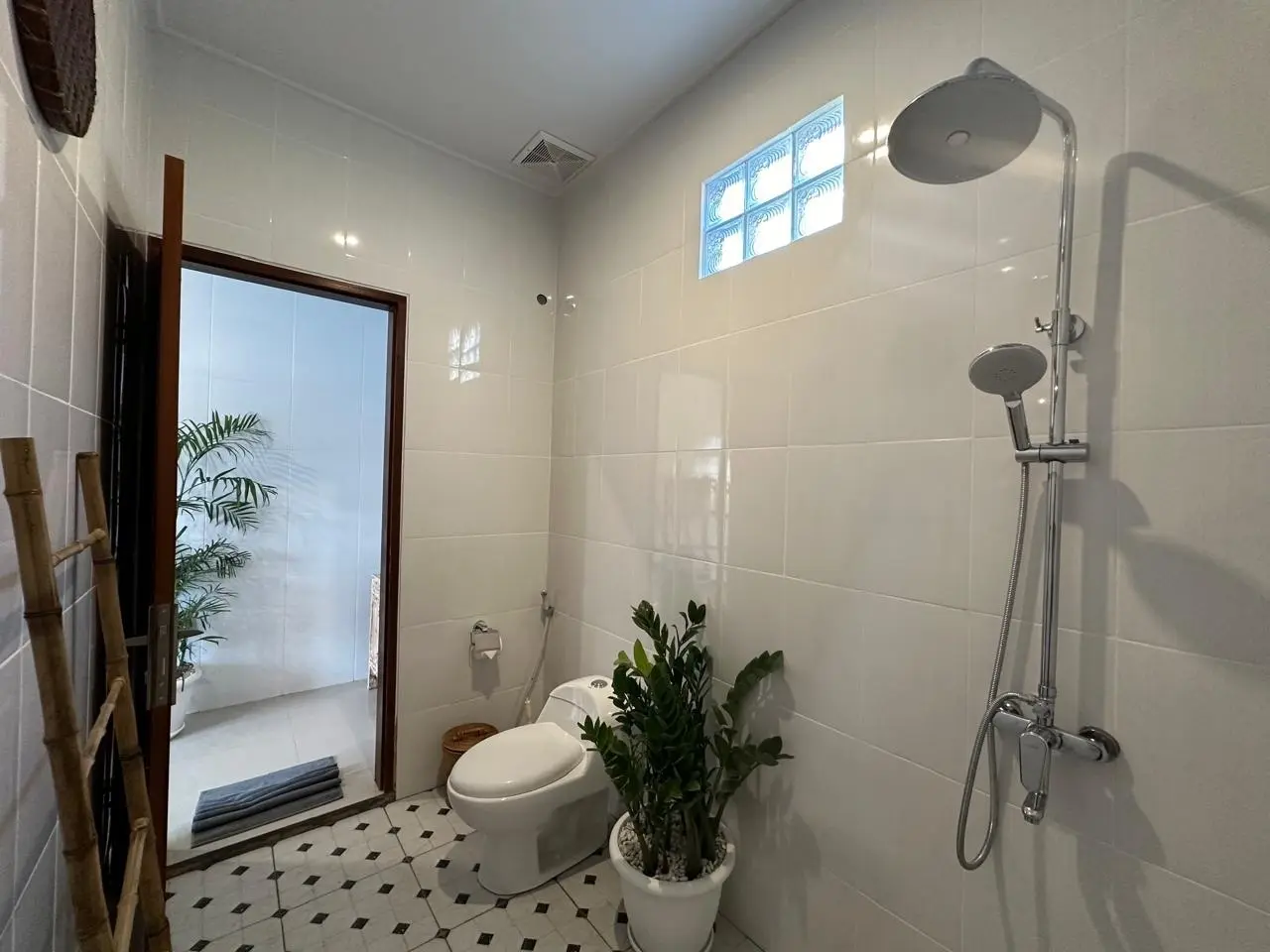 Villa For Rent 2 Bed In Semer Kerobokan Bali EV-3307 — image 4