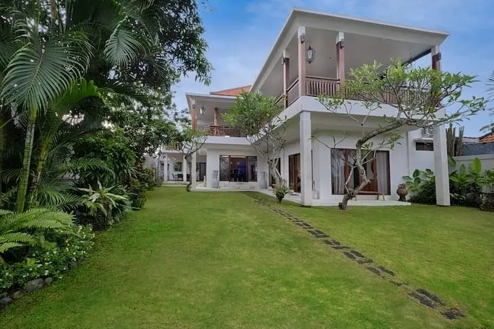 Villa Modern 5 Bed In Pererenan Badung Bali EK-3308