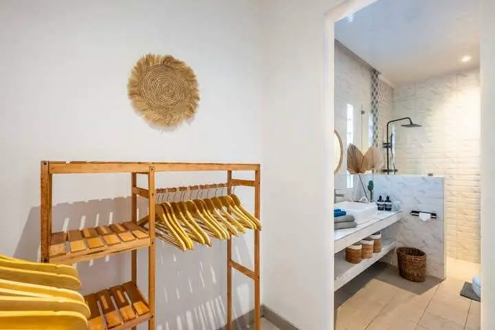Pets Allowed | 2 Bedrooms | Rooftop | Jungle View — image 3