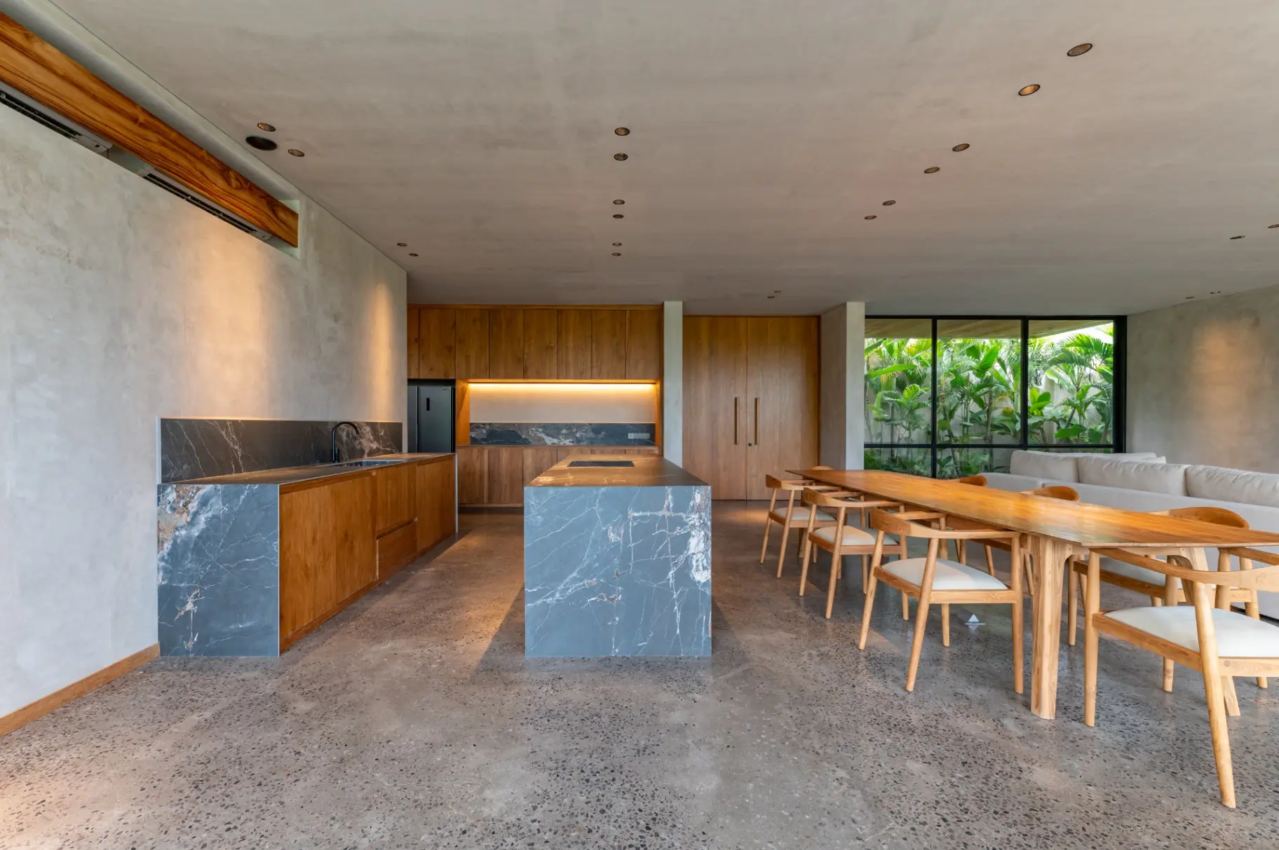 Modern 3-Bedroom Family Villa with Panoramic Roof Terrace in Pererenan — image 2
