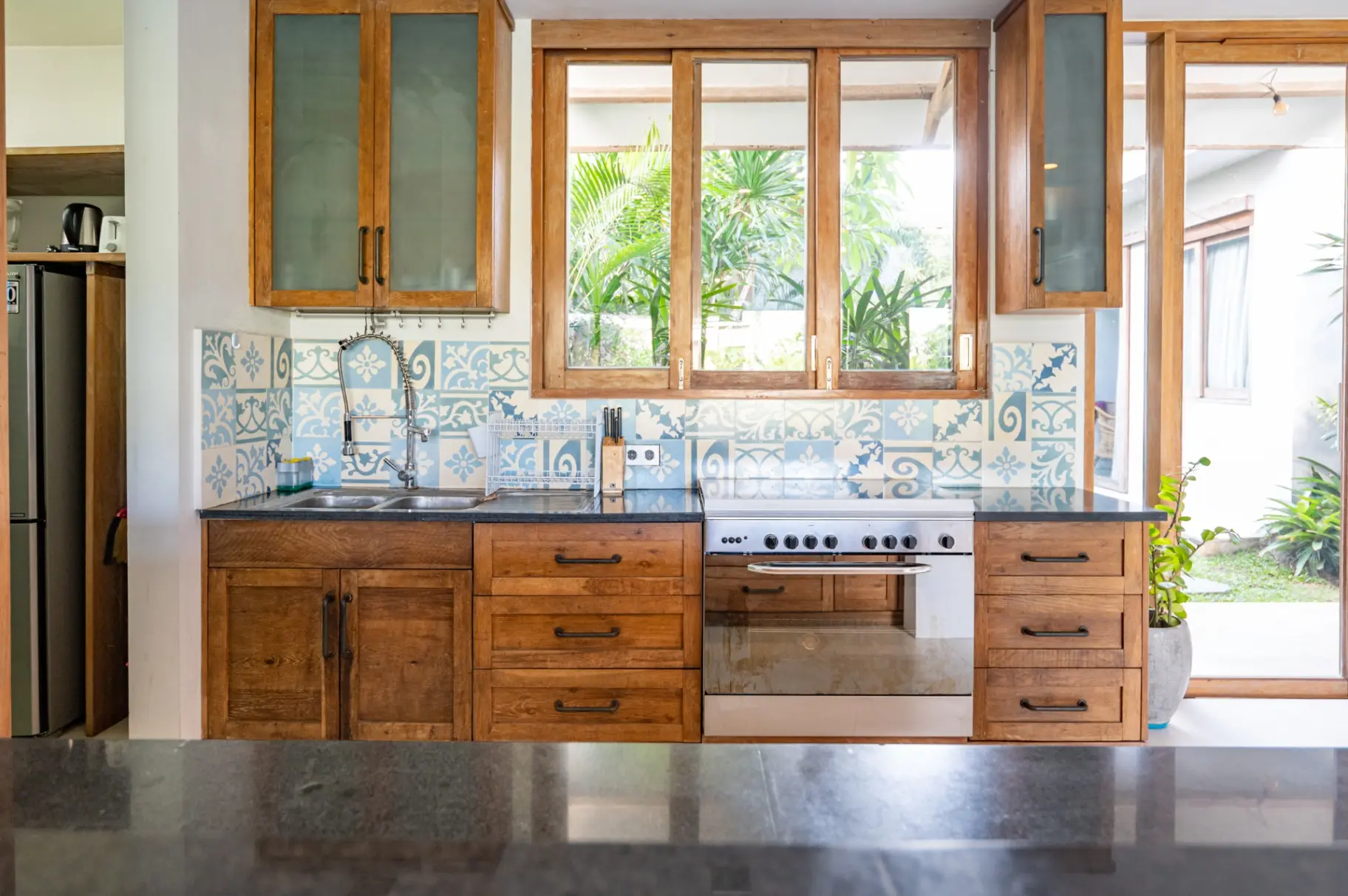 Elegant 5-Bedroom Family Villa with Spacious Garden in Berawa — image 2