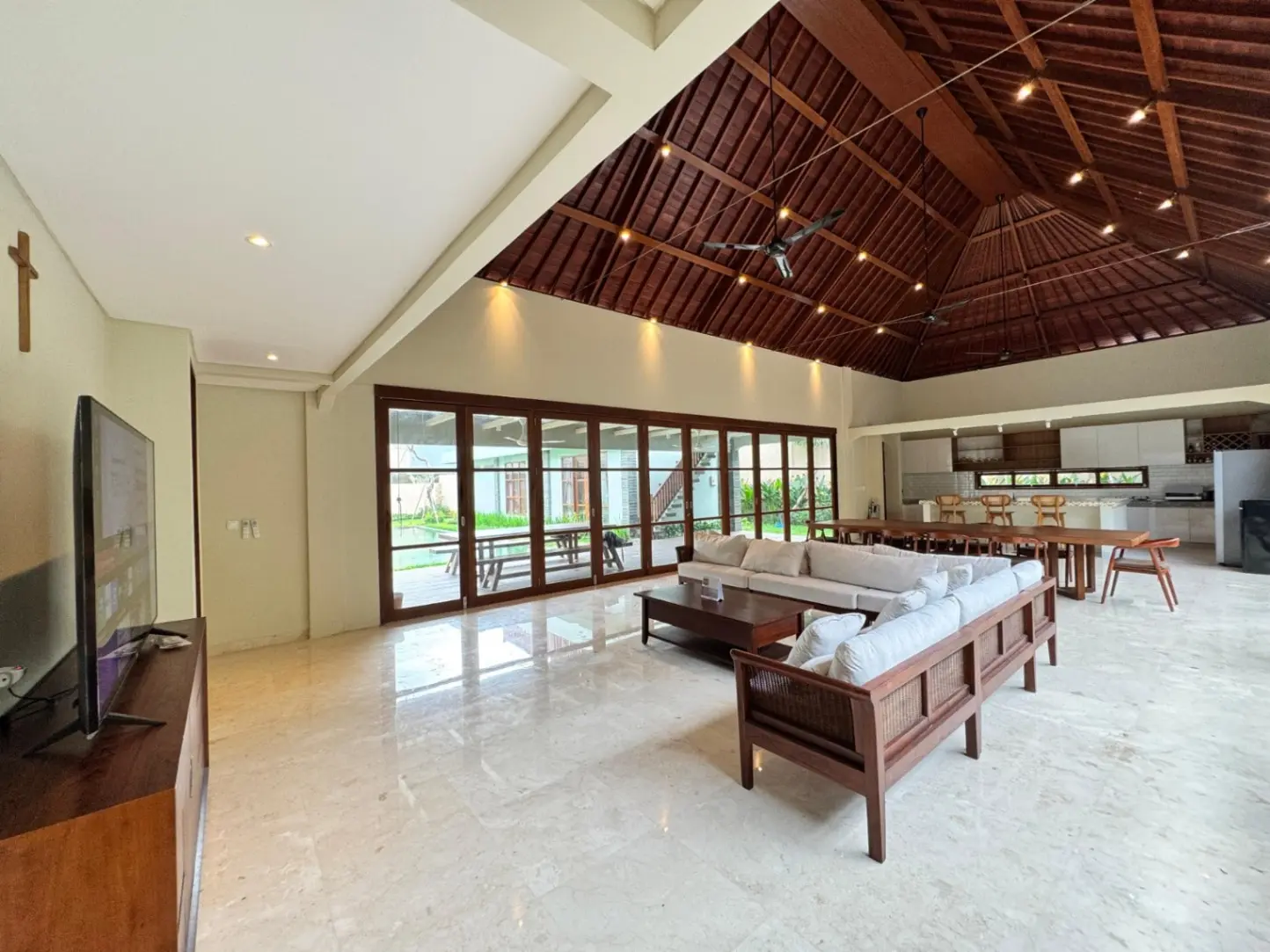 Villa For Rent 4 Bed Jalan Kerobokan Badung Bali YT-3315 — image 1
