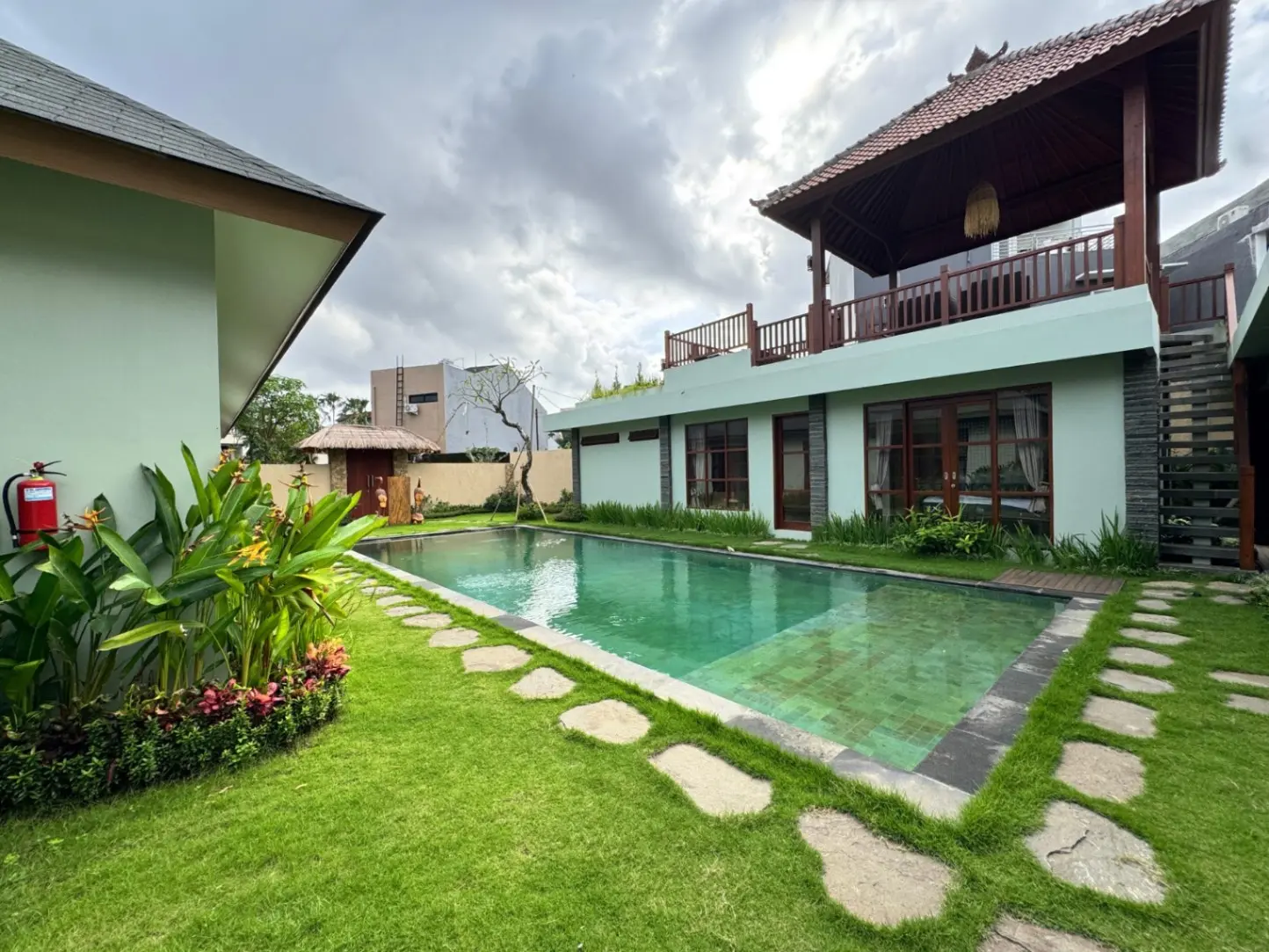 Villa For Rent 4 Bed Jalan Kerobokan Badung Bali YT-3315