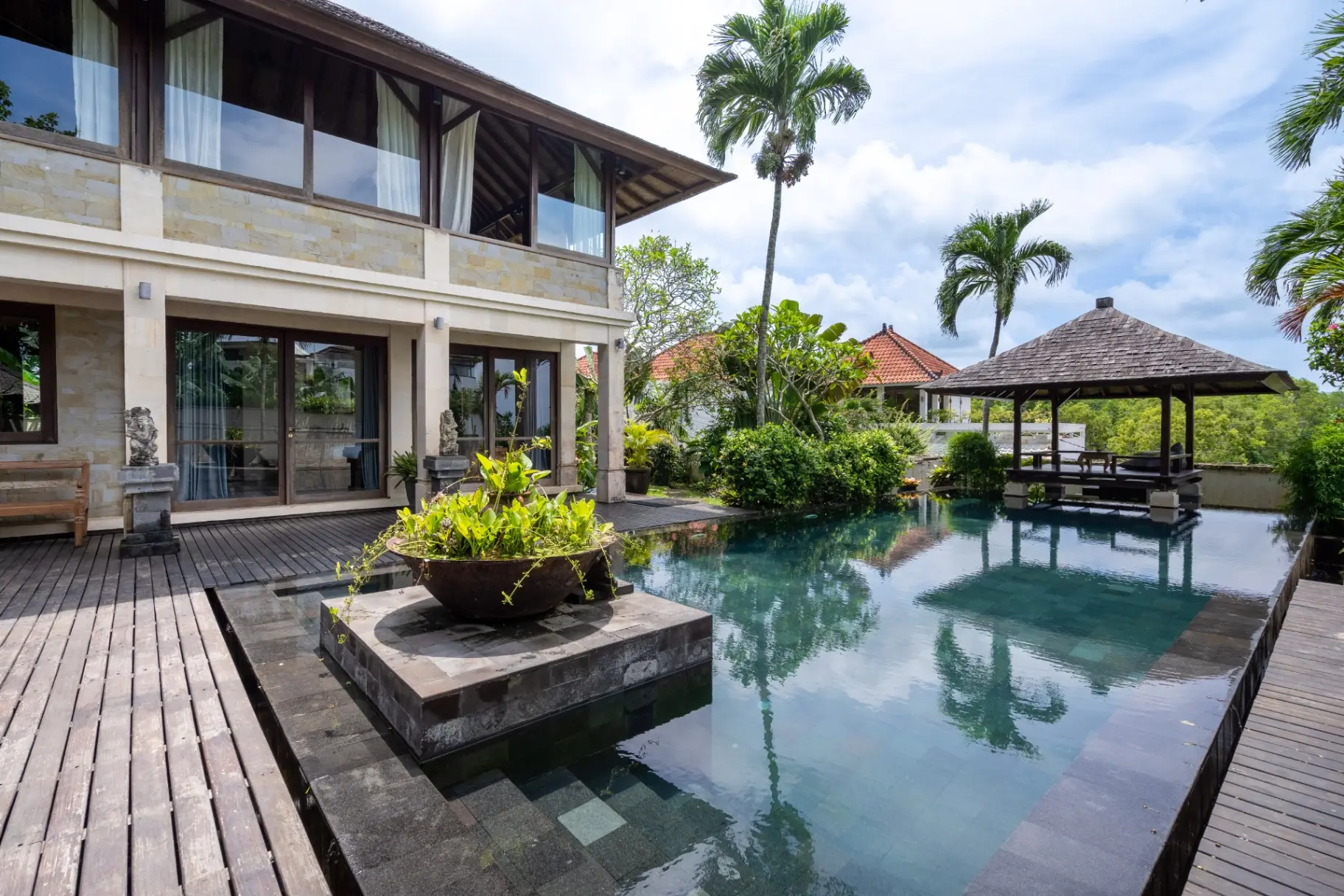 Beautiful Spacious Villa at Balangan - One68 Villa