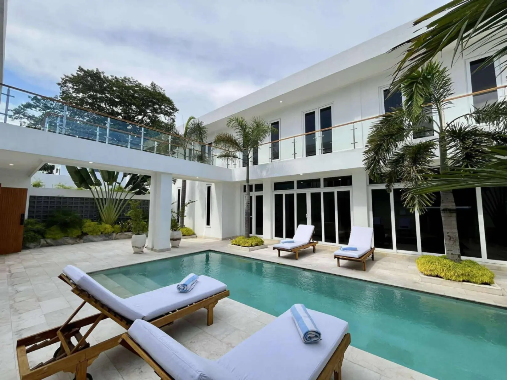 Luxury Modern 4 Bedroom Villa in Pererenan 5 Minute to Obsidian Gym — image 2