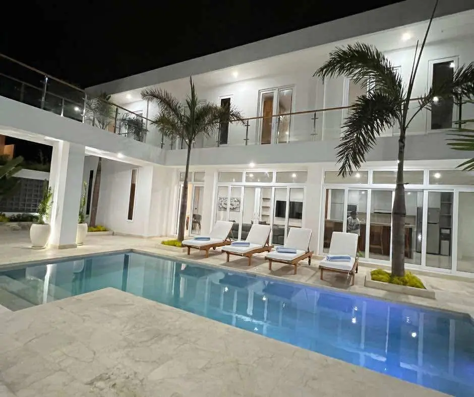 Luxury Modern 4 Bedroom Villa in Pererenan 5 Minute to Obsidian Gym — image 4