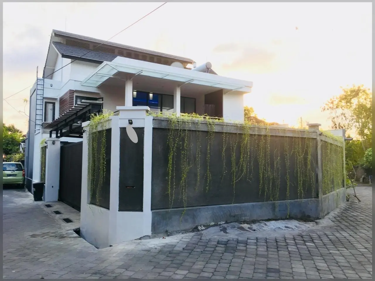 Private Villa 5 Bed In Padangsambian Denpasar ST-3331