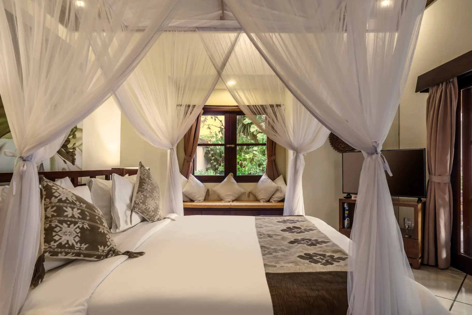 Villa Gading - Stunning 4BD Villa near Seminyak Beach — image 2