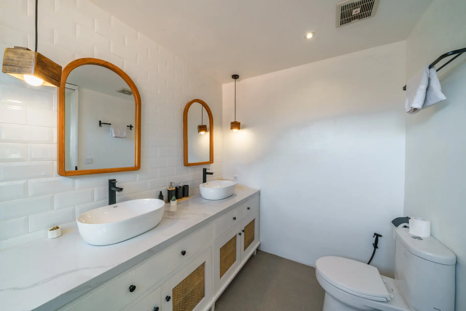 Villa Noumea -Classy smart 3BD villa in Canggu — image 1