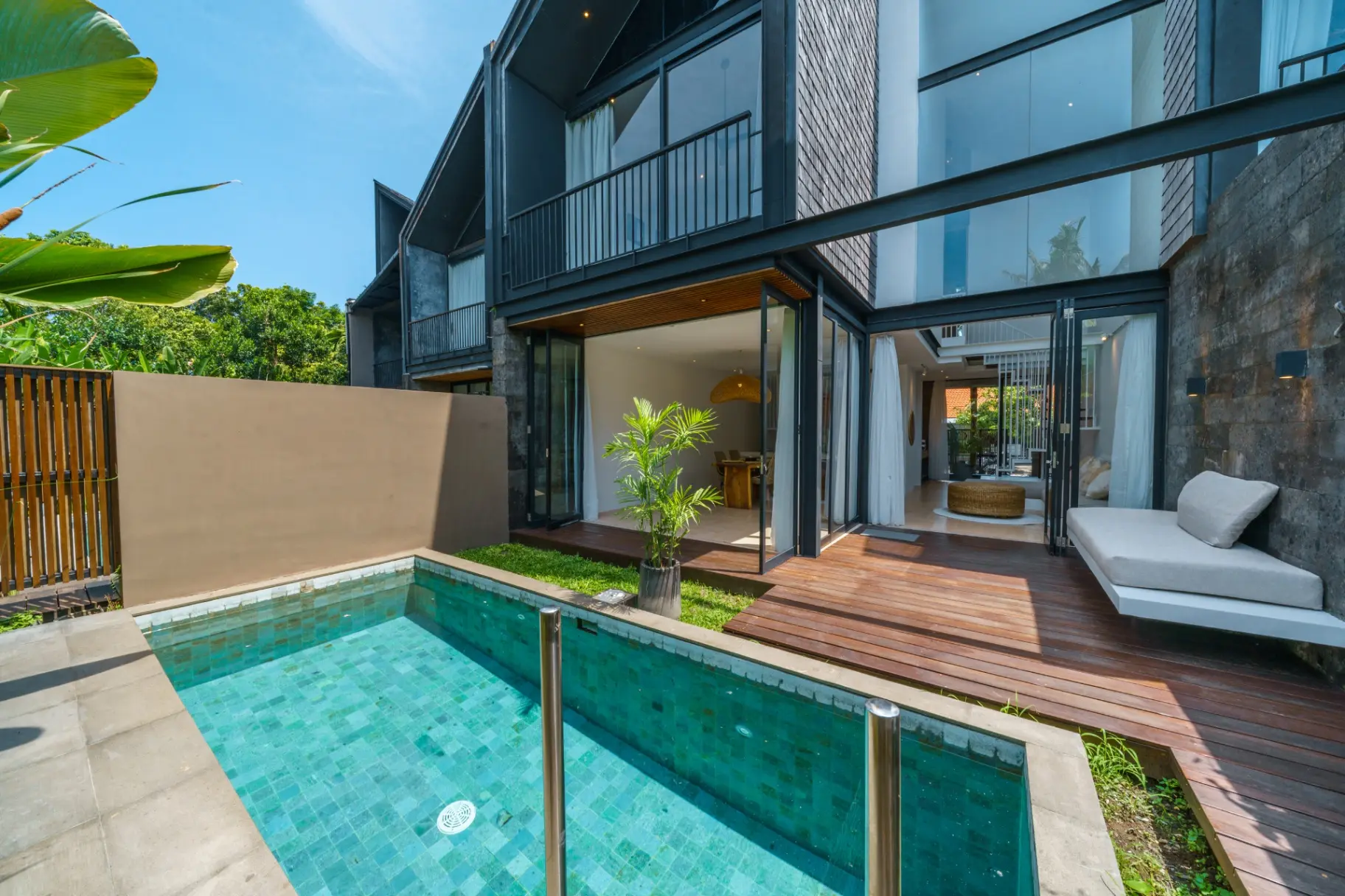 Villa Rizr - Industrial 3BR villa nearby Berawa Beach